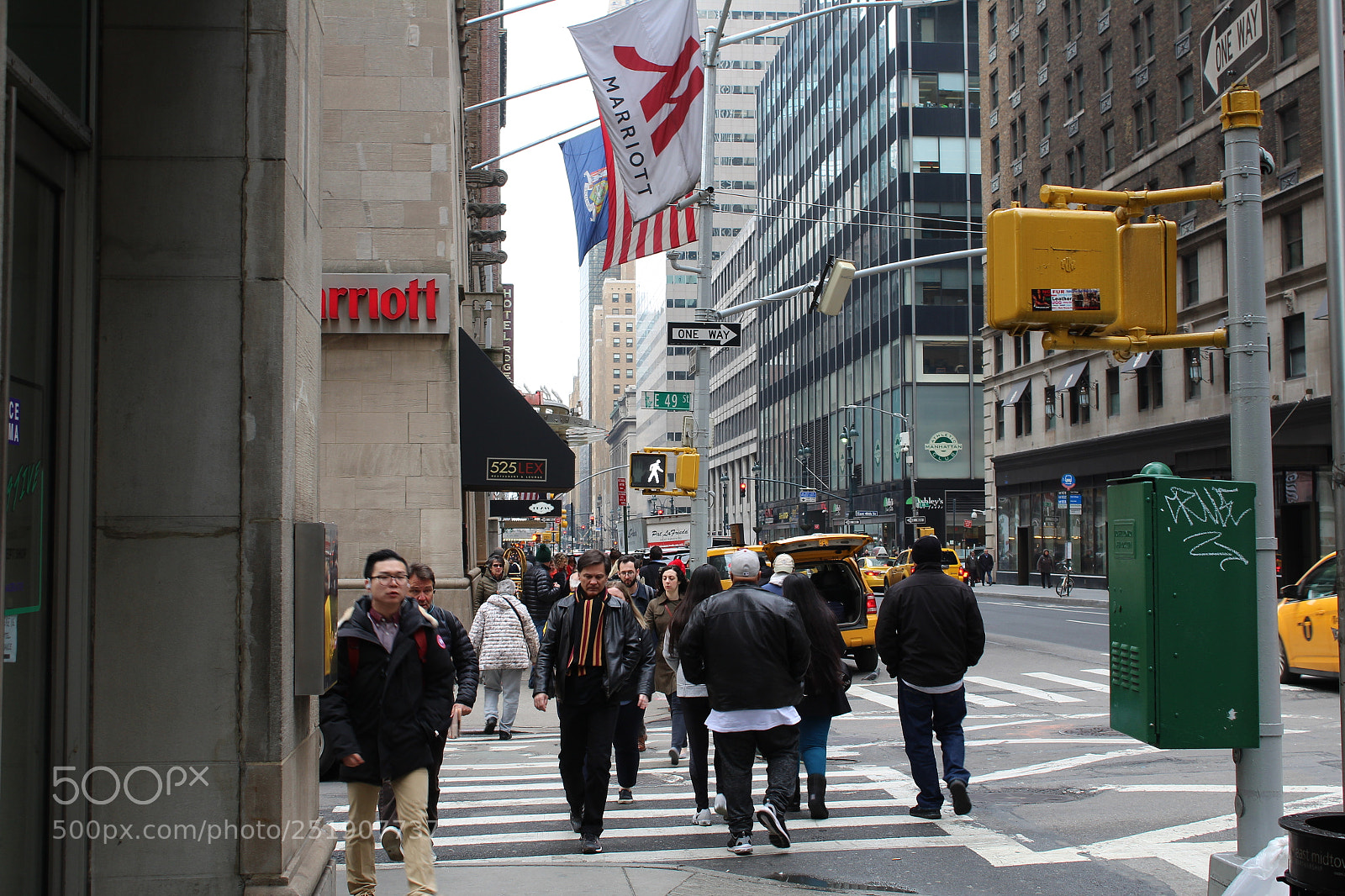 Canon EOS 1300D (EOS Rebel T6 / EOS Kiss X80) sample photo. People of nyc photography