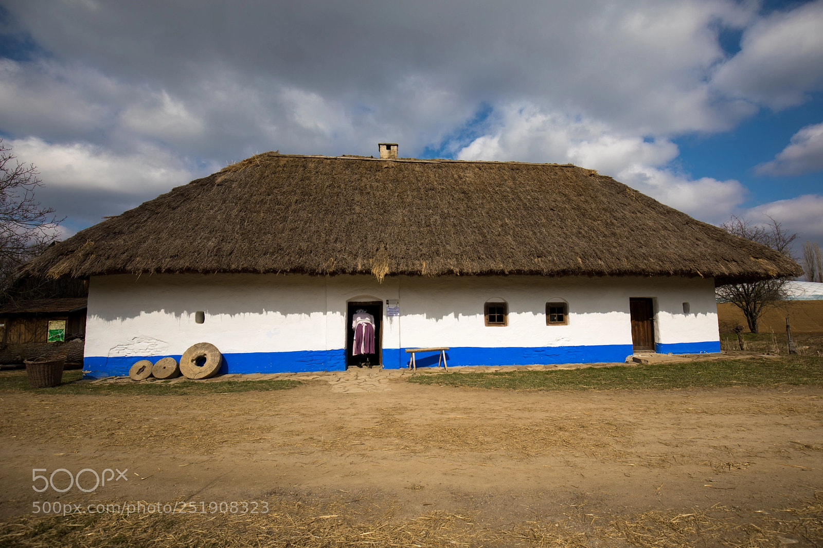 Canon EOS 5D Mark IV sample photo. Outdoor museum photography