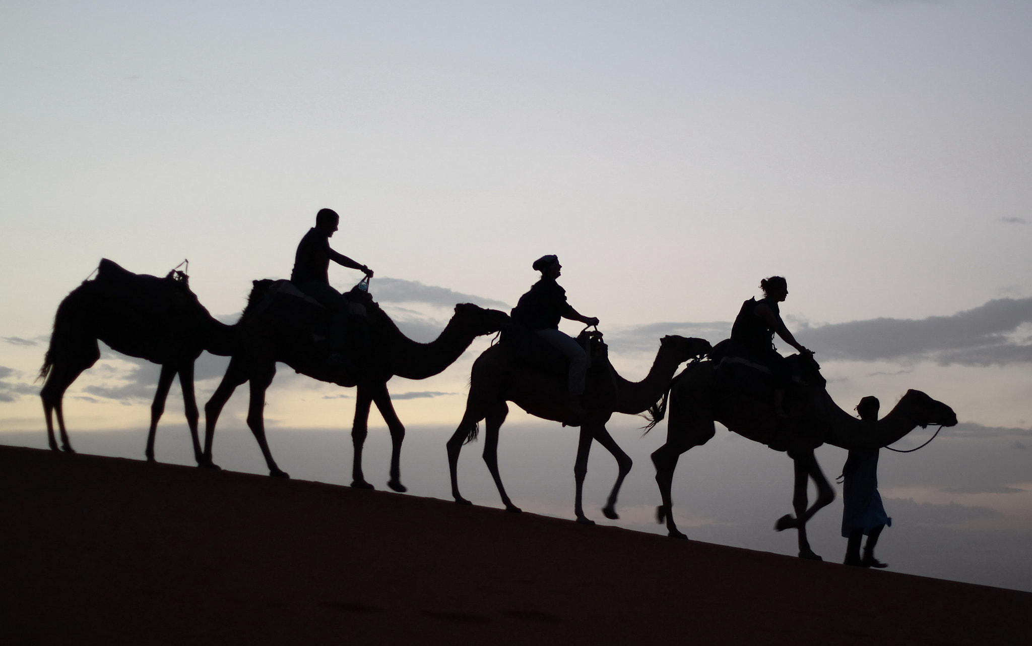 Canon EOS 500D (EOS Rebel T1i / EOS Kiss X3) + Canon EF 50mm F1.8 II sample photo. Merzouga: dusk at the dunes photography