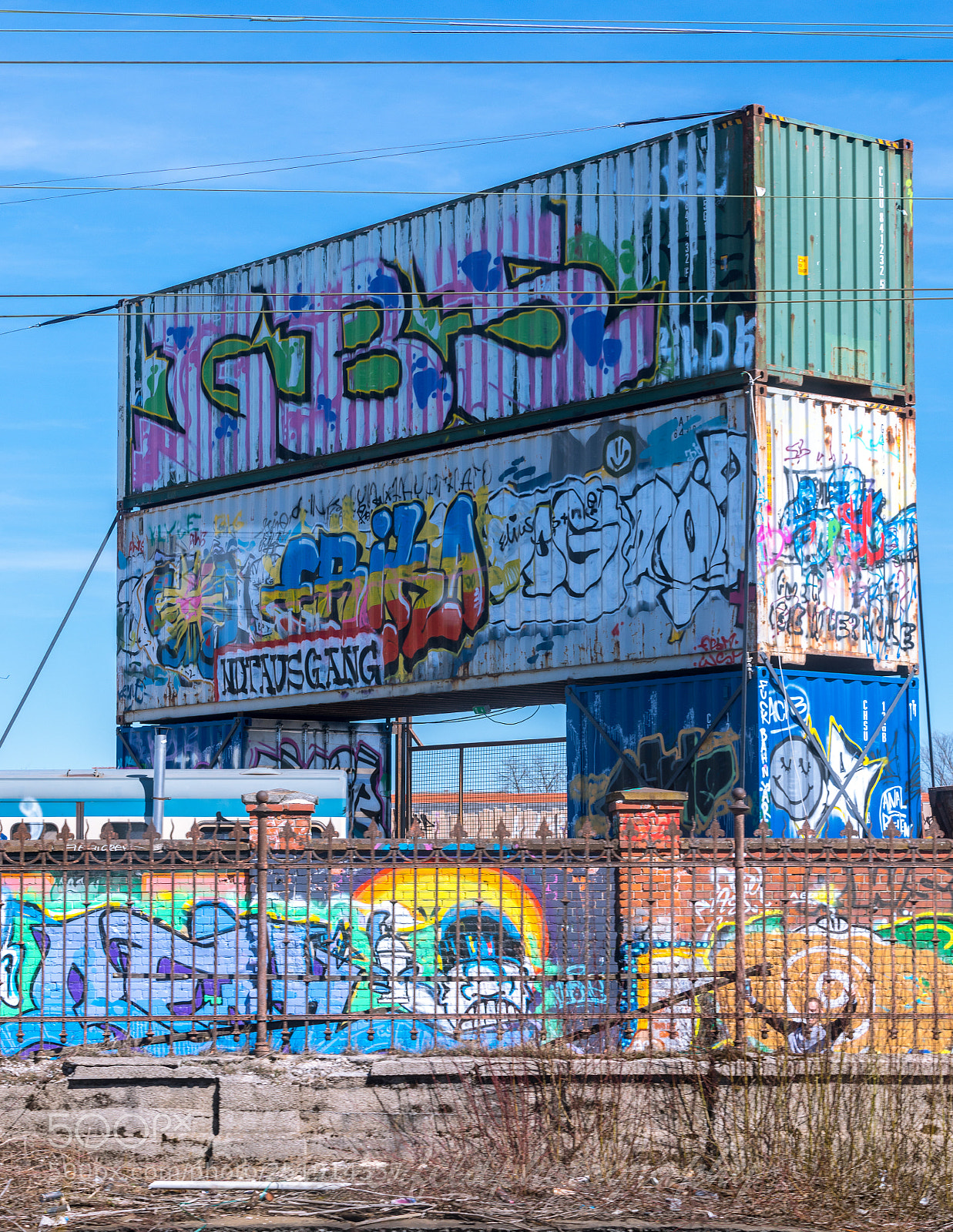 Canon EOS 5D Mark IV sample photo. Graffiti container photography