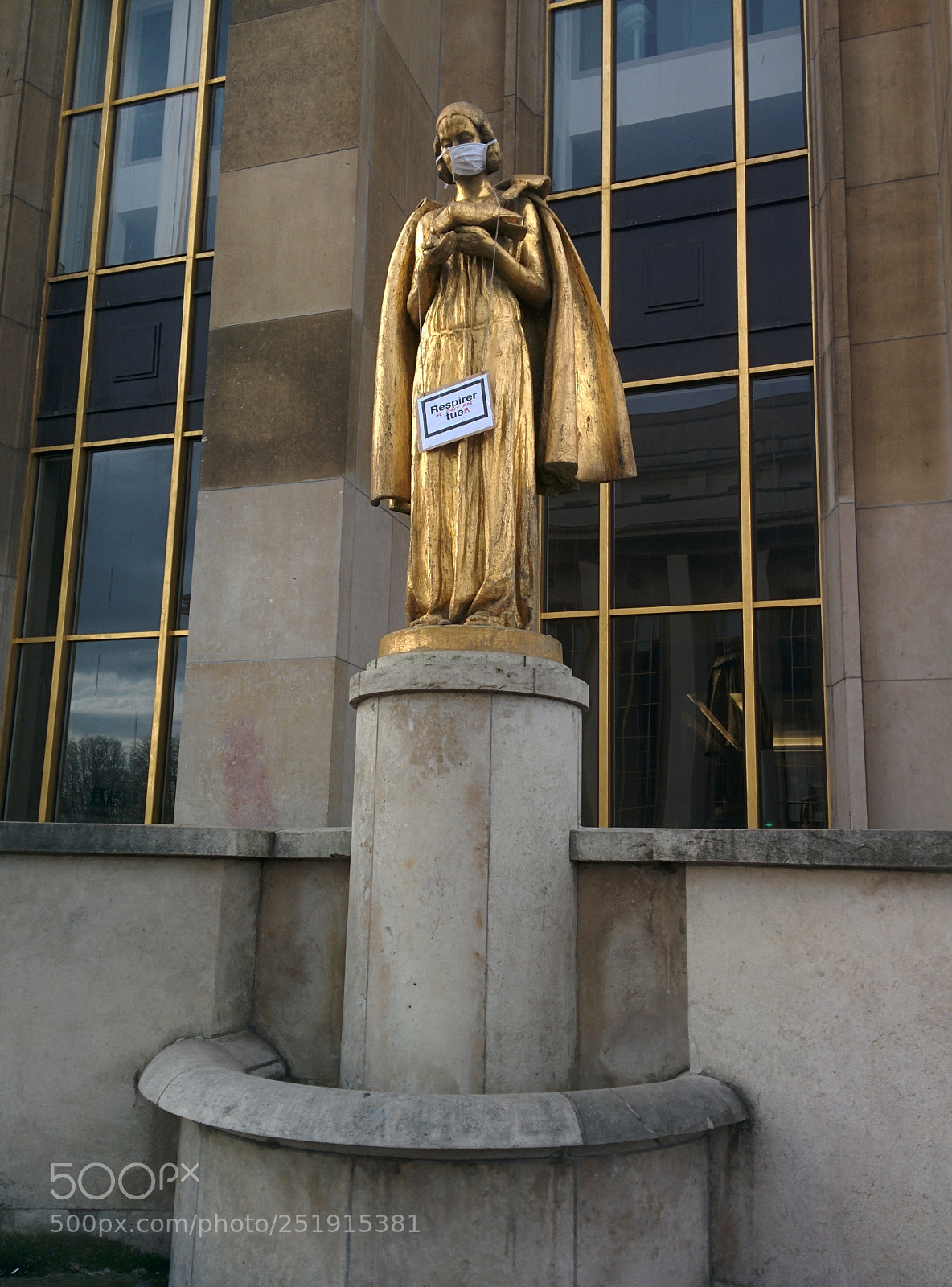 LG Nexus 5 sample photo. Statue struggling to breathe photography