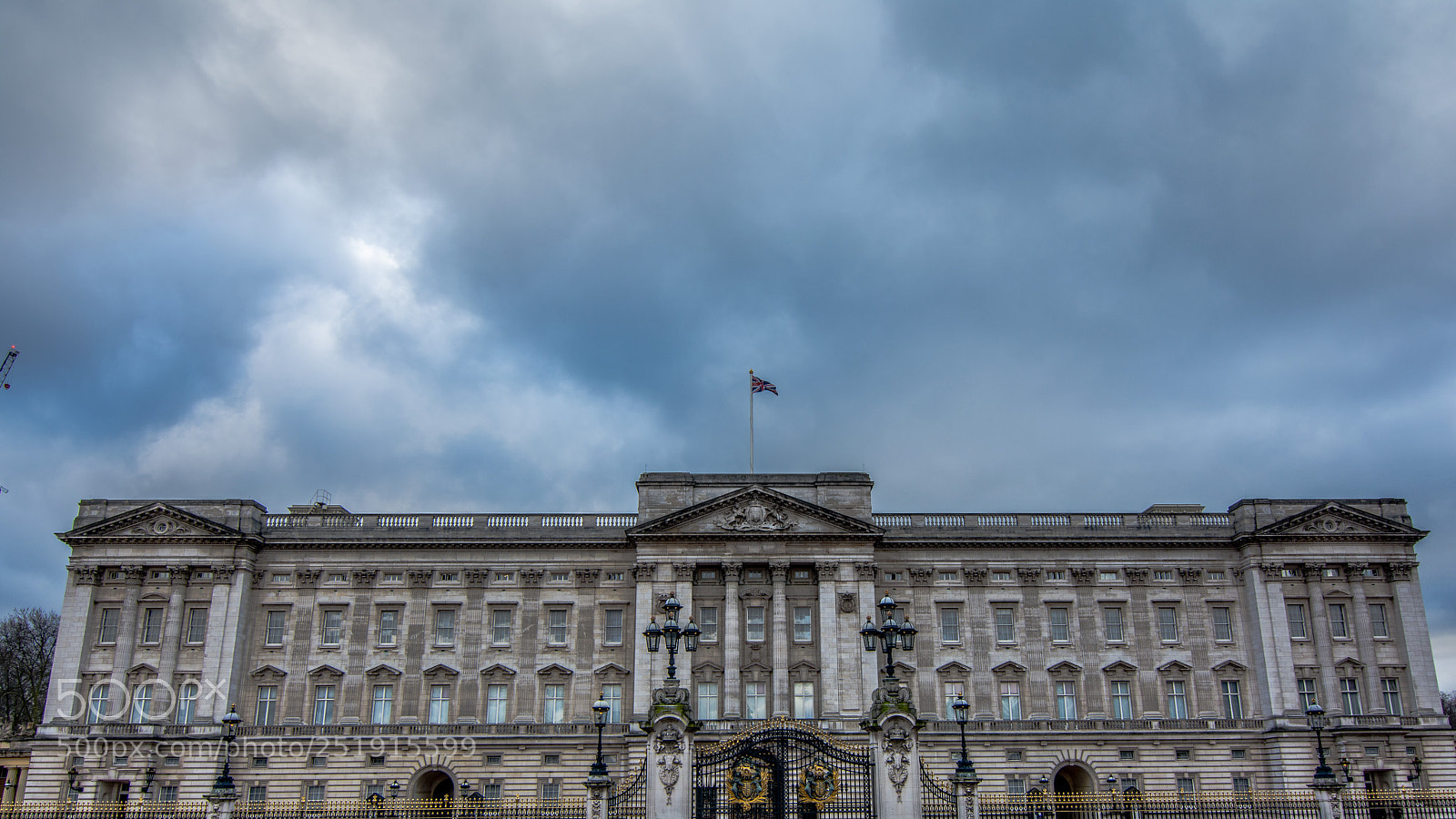 Nikon D5200 sample photo. Buckingham palace on cloudy photography