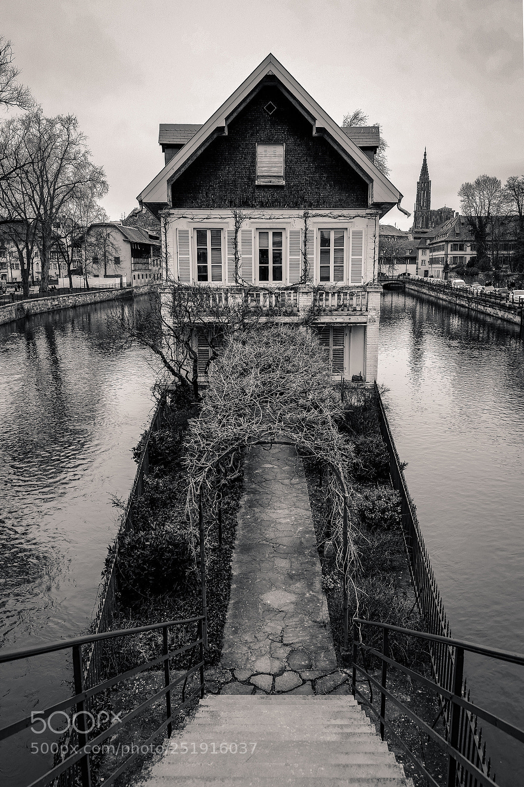 Fujifilm X-T20 sample photo. Surrounded by water photography