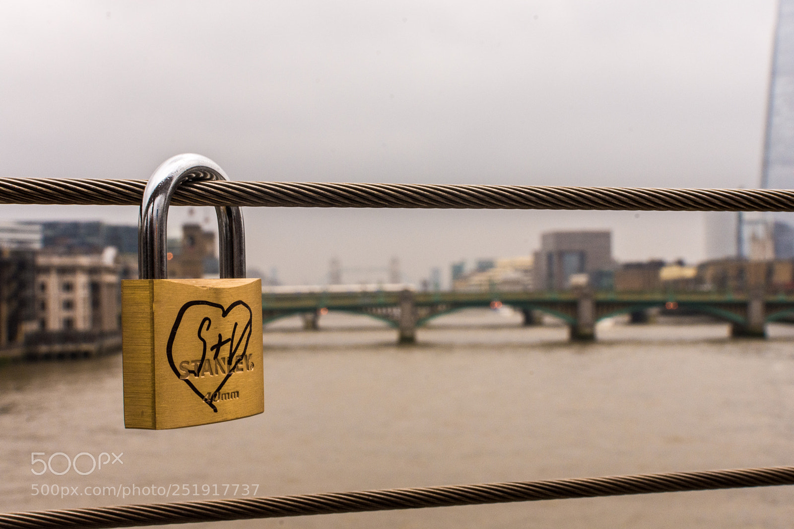 Nikon D7200 sample photo. Lovelocked over thames photography
