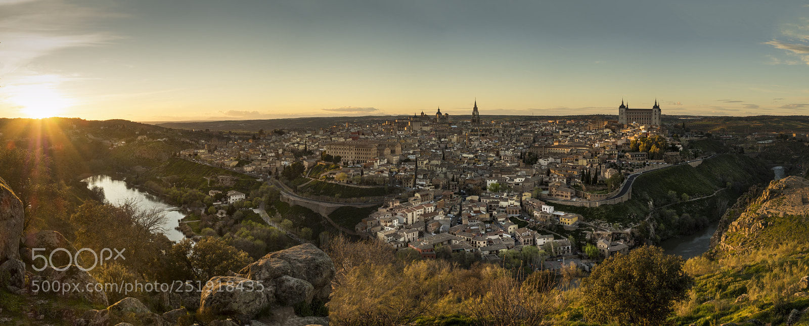 Olympus OM-D E-M10 II sample photo. Atardeciendo en toledo photography
