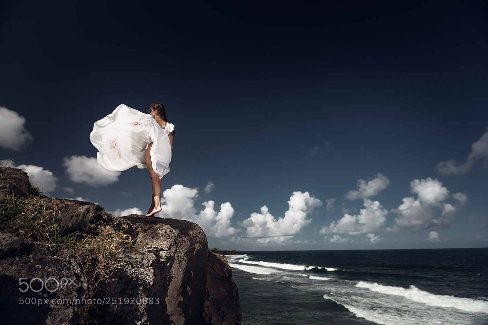 Canon EOS 5D Mark IV sample photo. White cloud photography