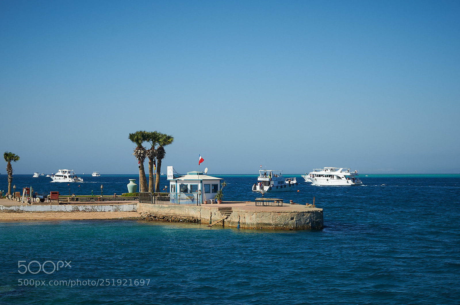 Nikon D90 sample photo. أرصفة الغردقة photography