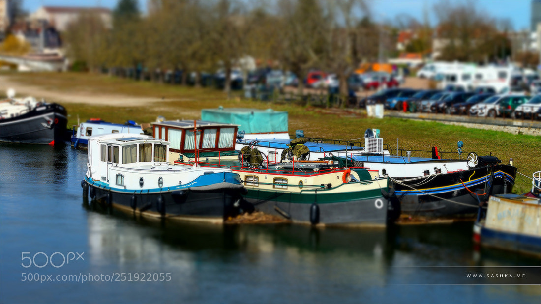 Sony a99 II sample photo. Old colorful little ships photography