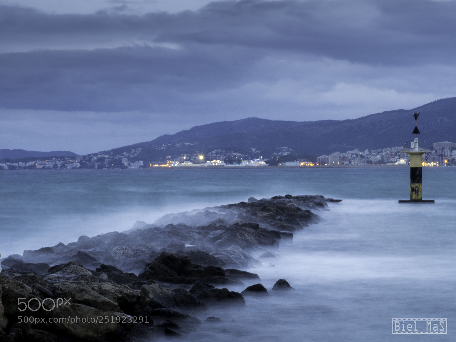 Olympus OM-D E-M5 II sample photo. Agitacion photography