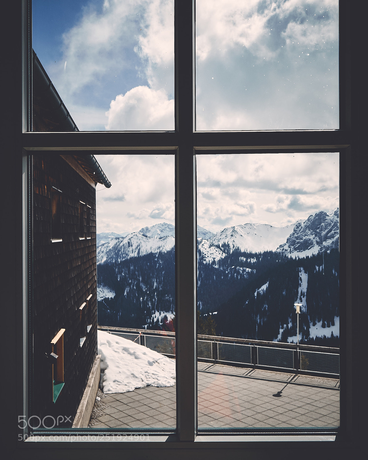 Sony a6500 sample photo. The window to the photography