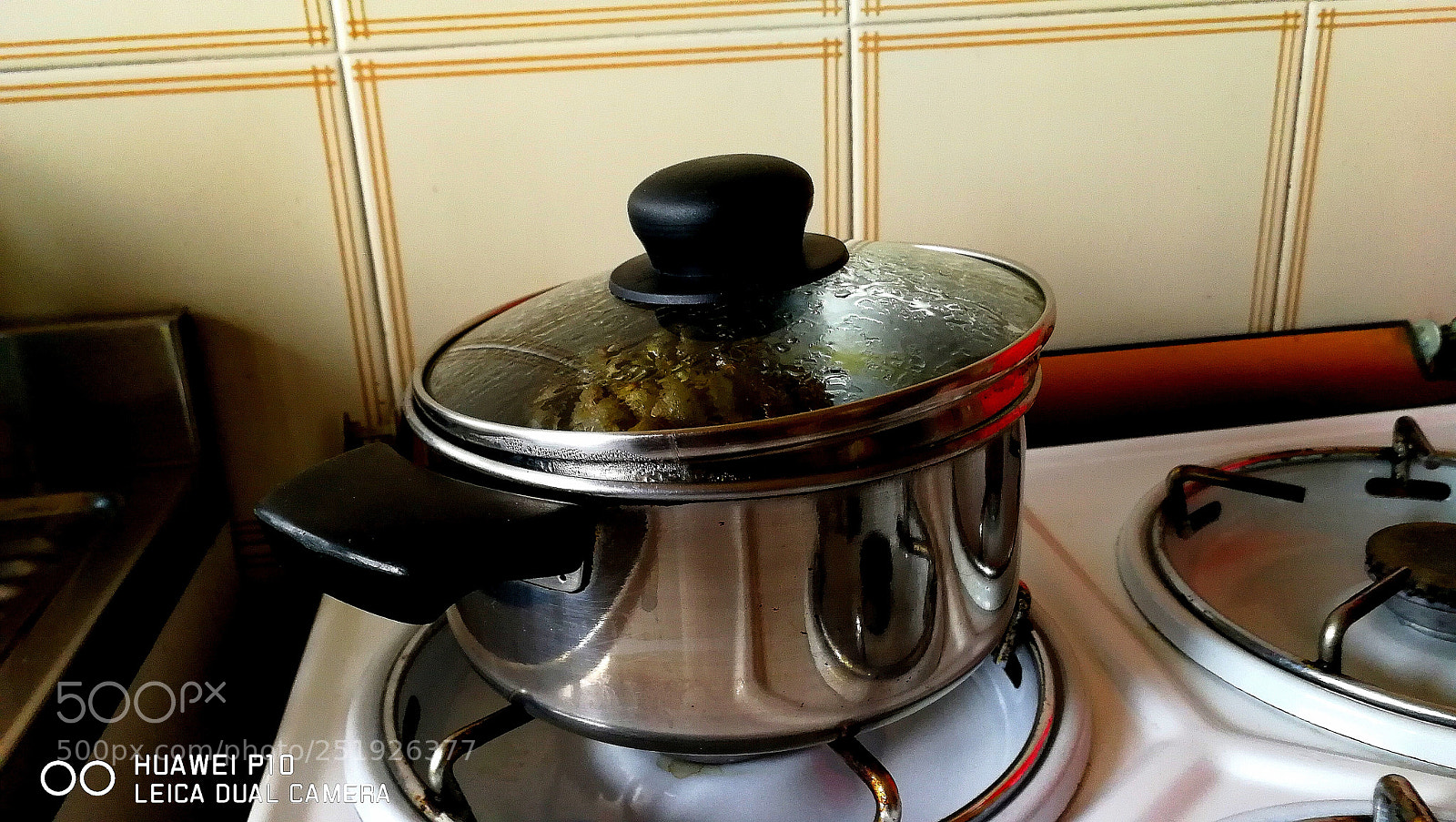 HUAWEI P10 sample photo. Artichoke boiling photography