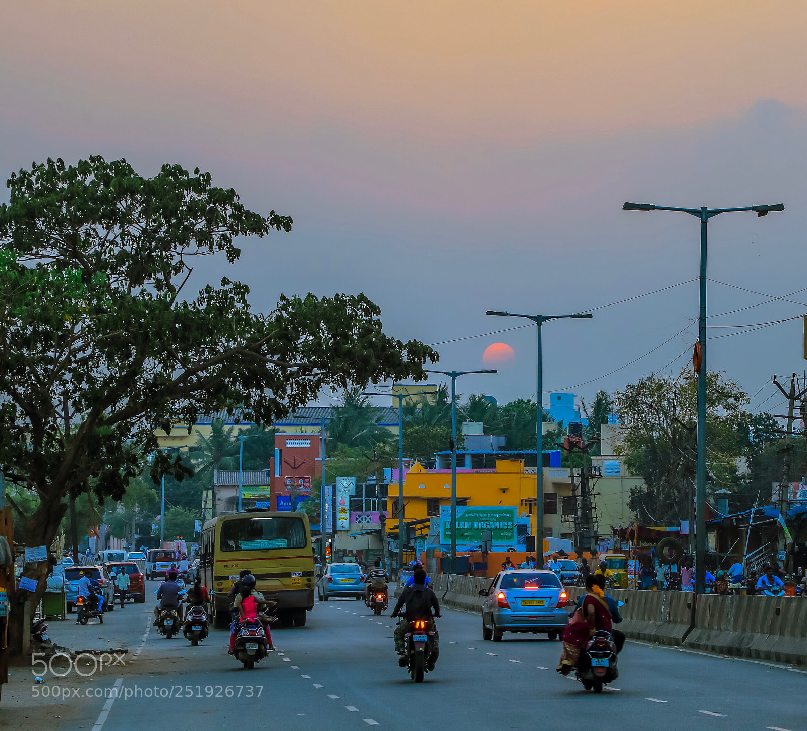Canon EOS 5D Mark IV sample photo. Urban sunset  photography