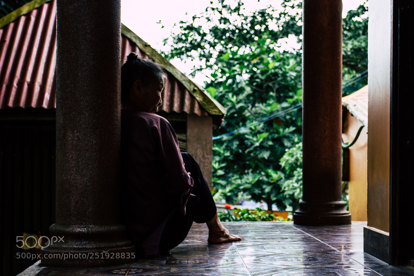 Canon EOS 60D sample photo. Woman in buddhist temple photography