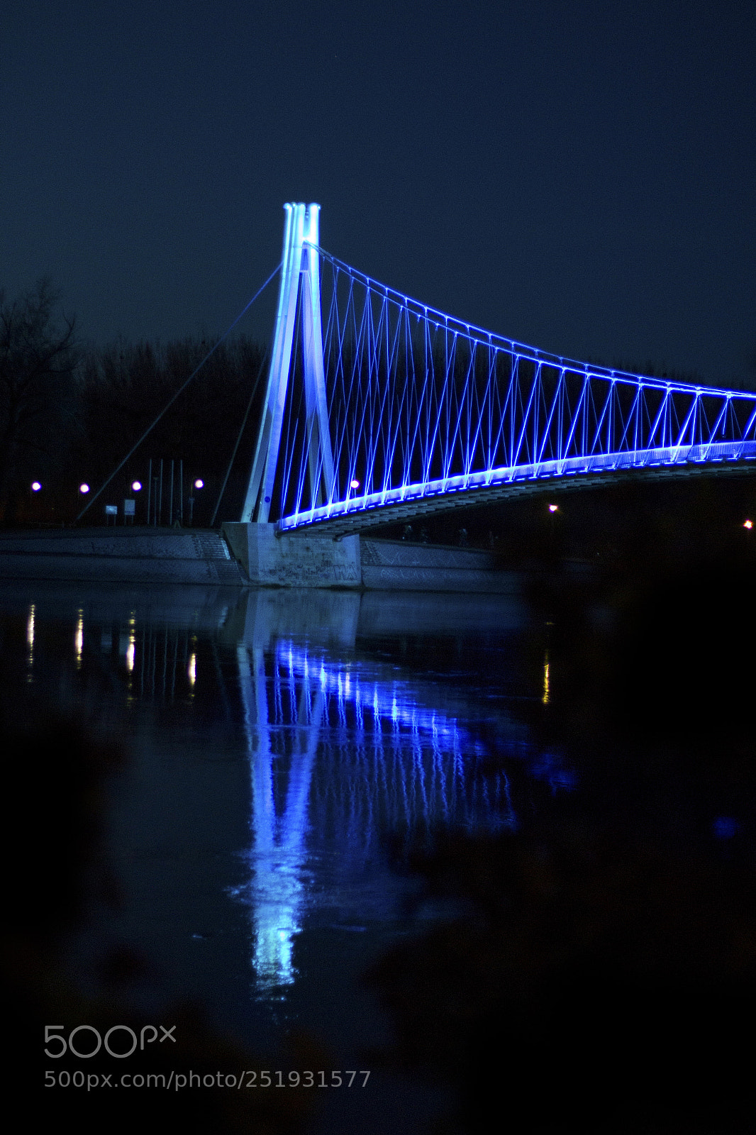 Canon EOS 700D (EOS Rebel T5i / EOS Kiss X7i) sample photo. Reflection catcher photography
