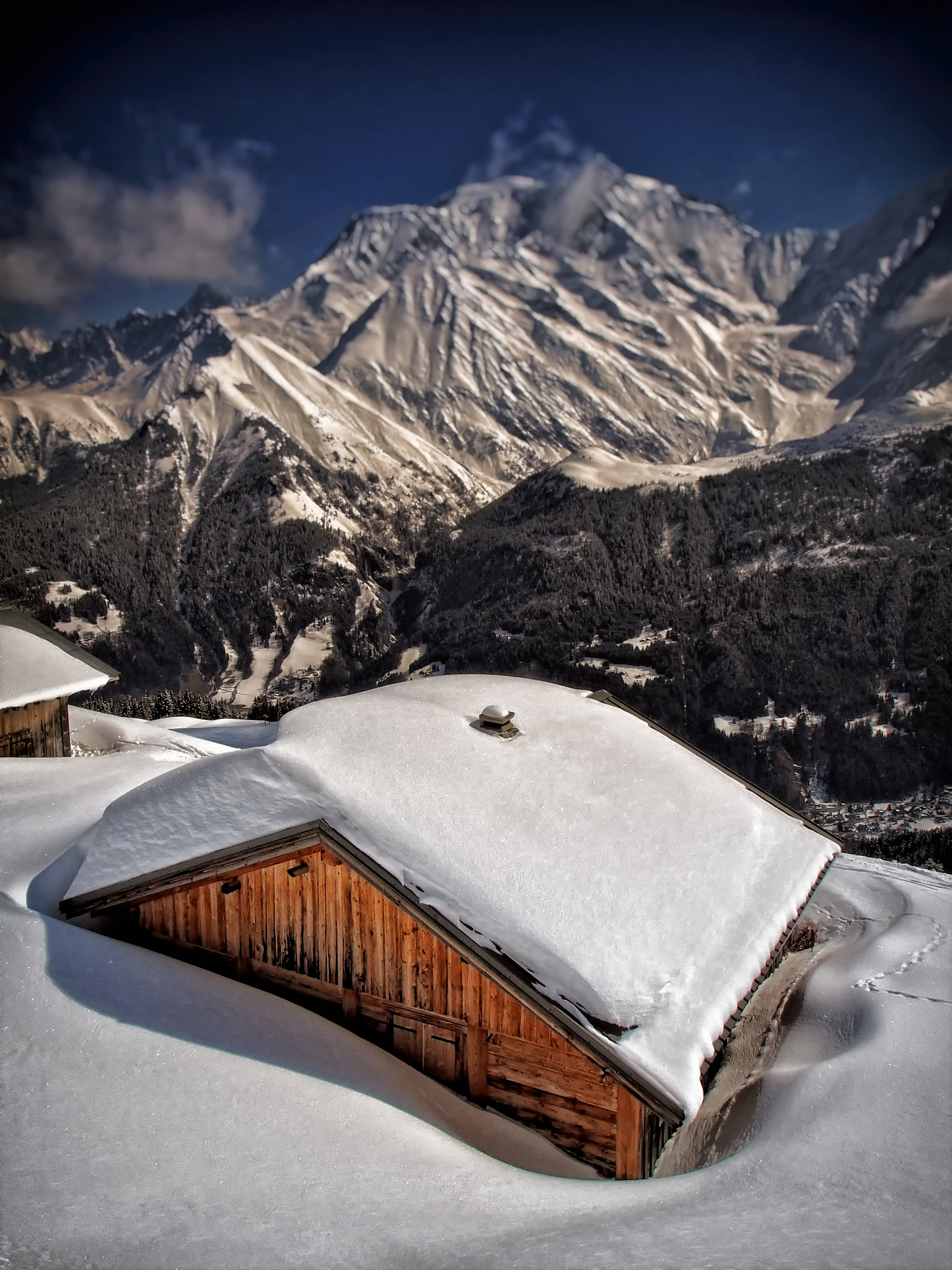 Olympus XZ-2 iHS sample photo. In front of the mont blanc photography