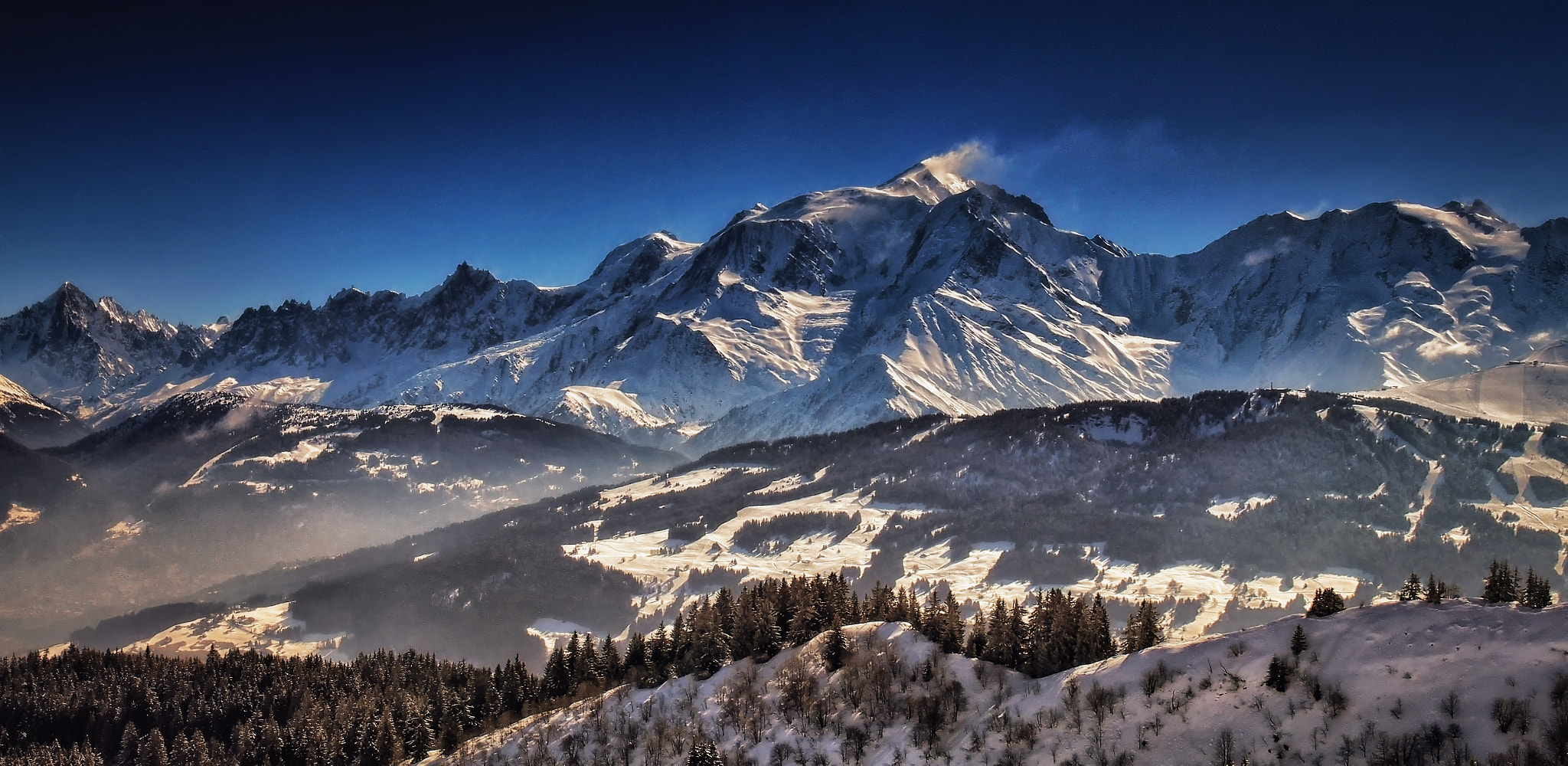 Olympus XZ-2 iHS sample photo. Mont blanc downwind photography