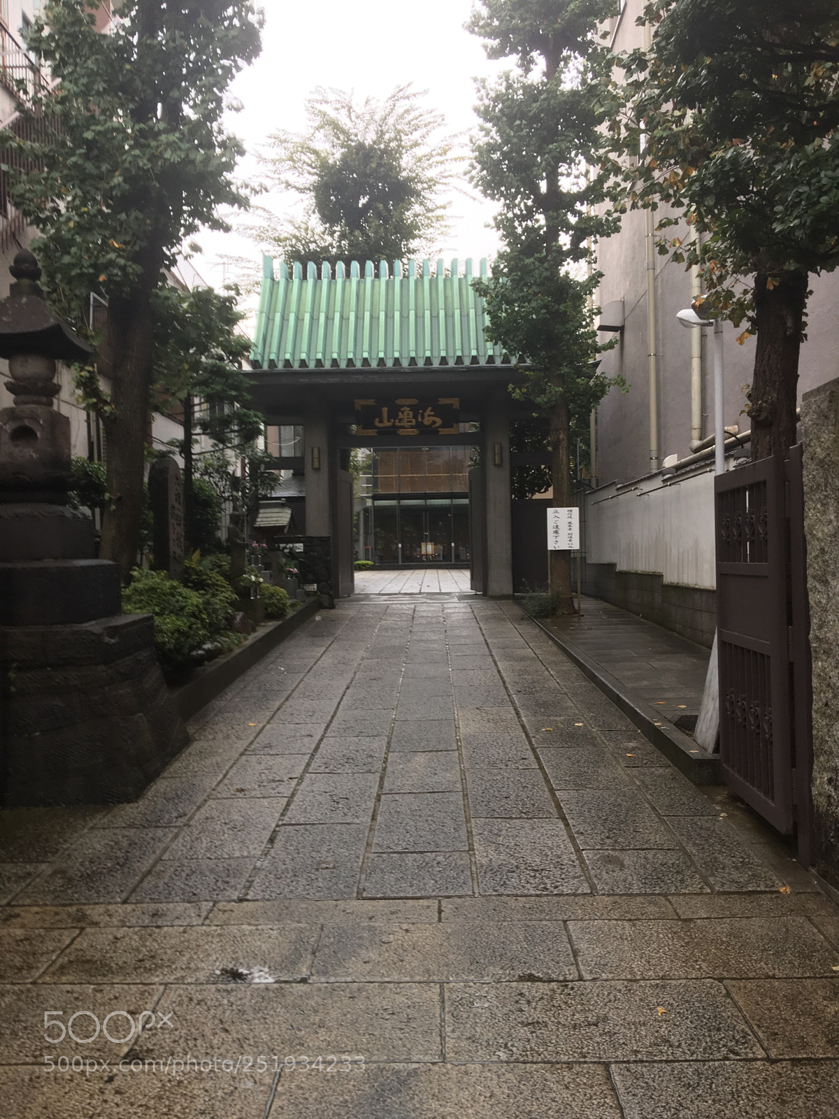 Apple iPhone 6s sample photo. Shrine photography