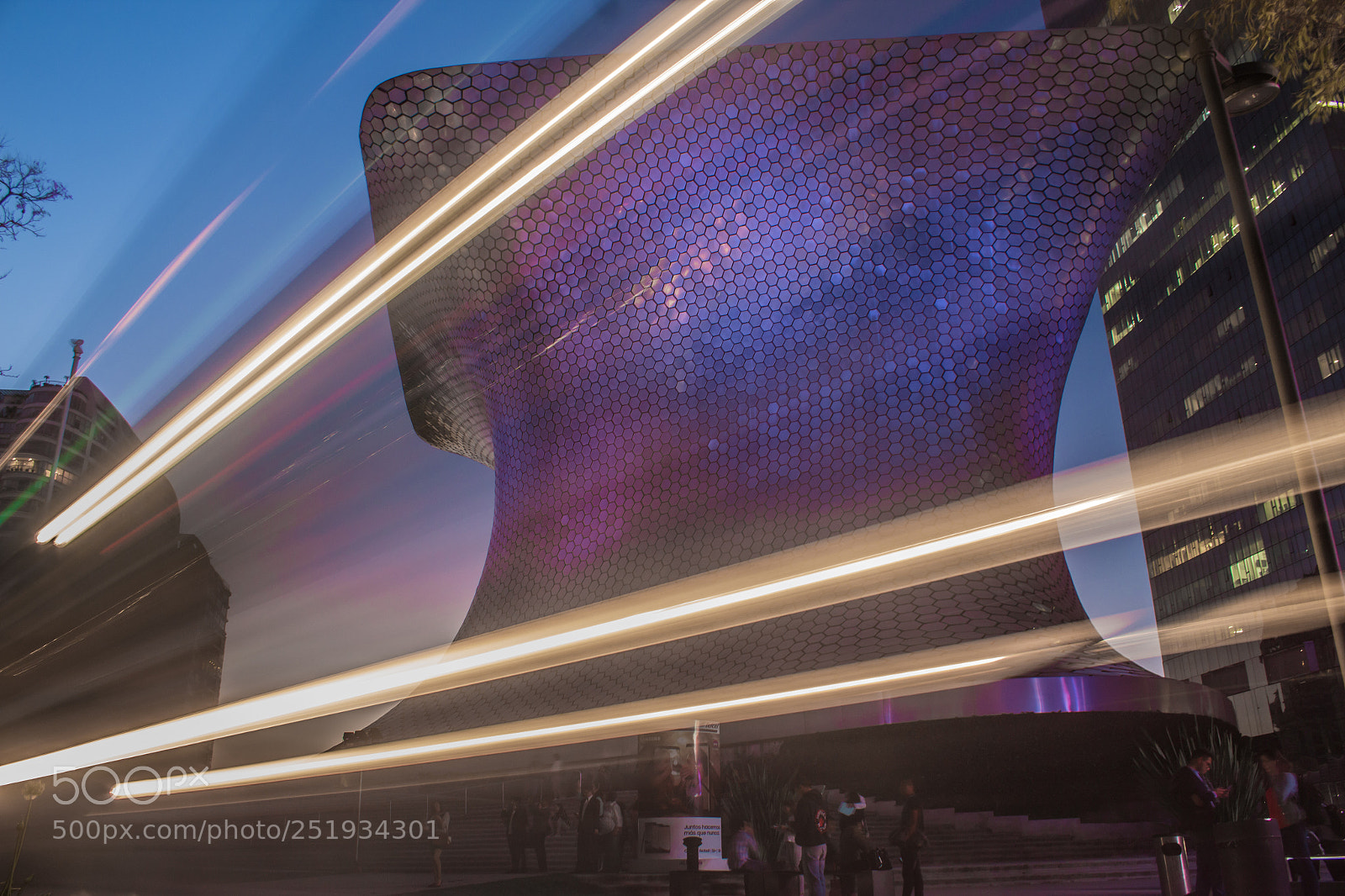 Canon EOS 650D (EOS Rebel T4i / EOS Kiss X6i) sample photo. Soumaya museum and train photography