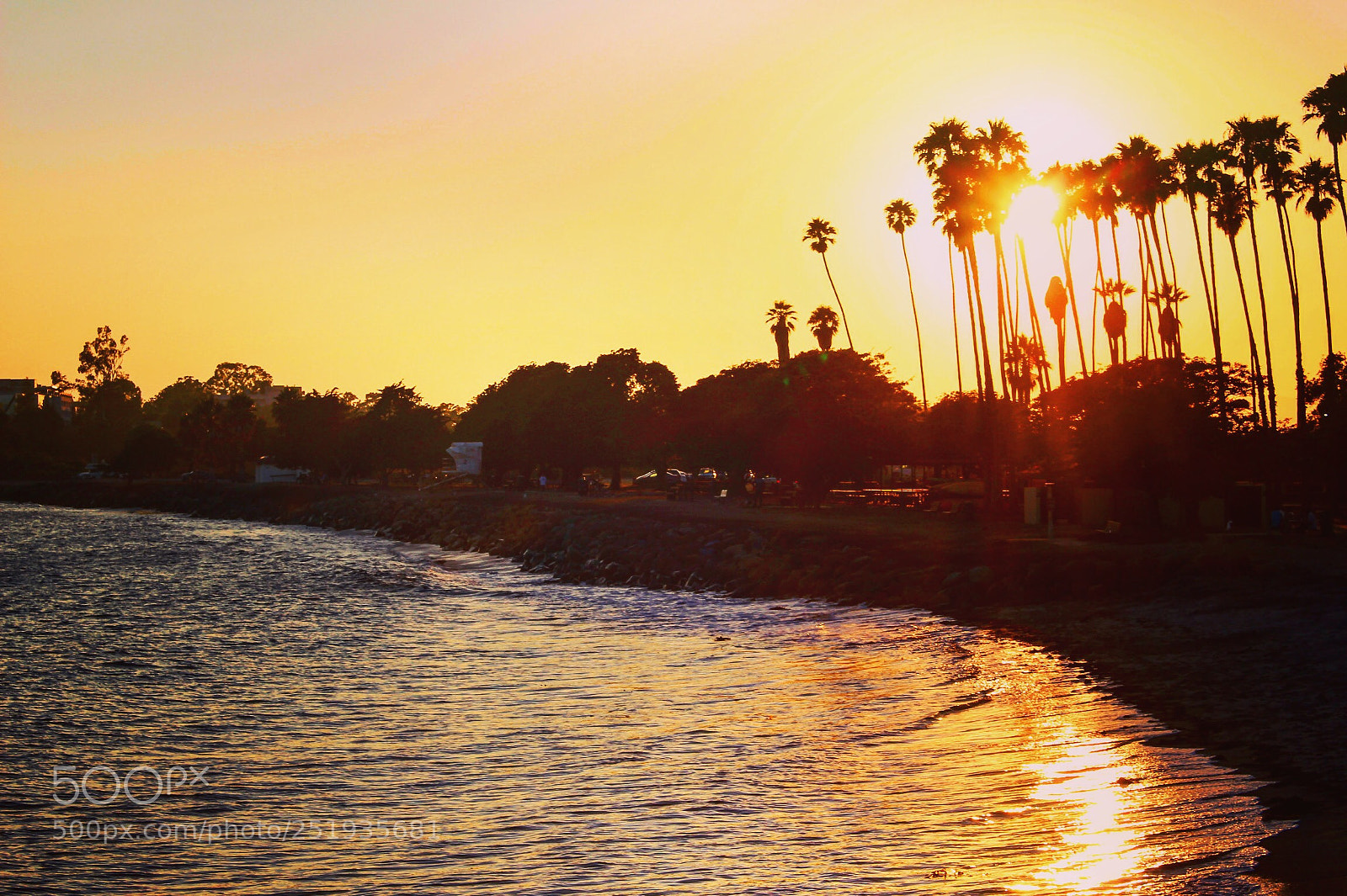 Canon EOS 100D (EOS Rebel SL1 / EOS Kiss X7) sample photo. Sunset lovers photography