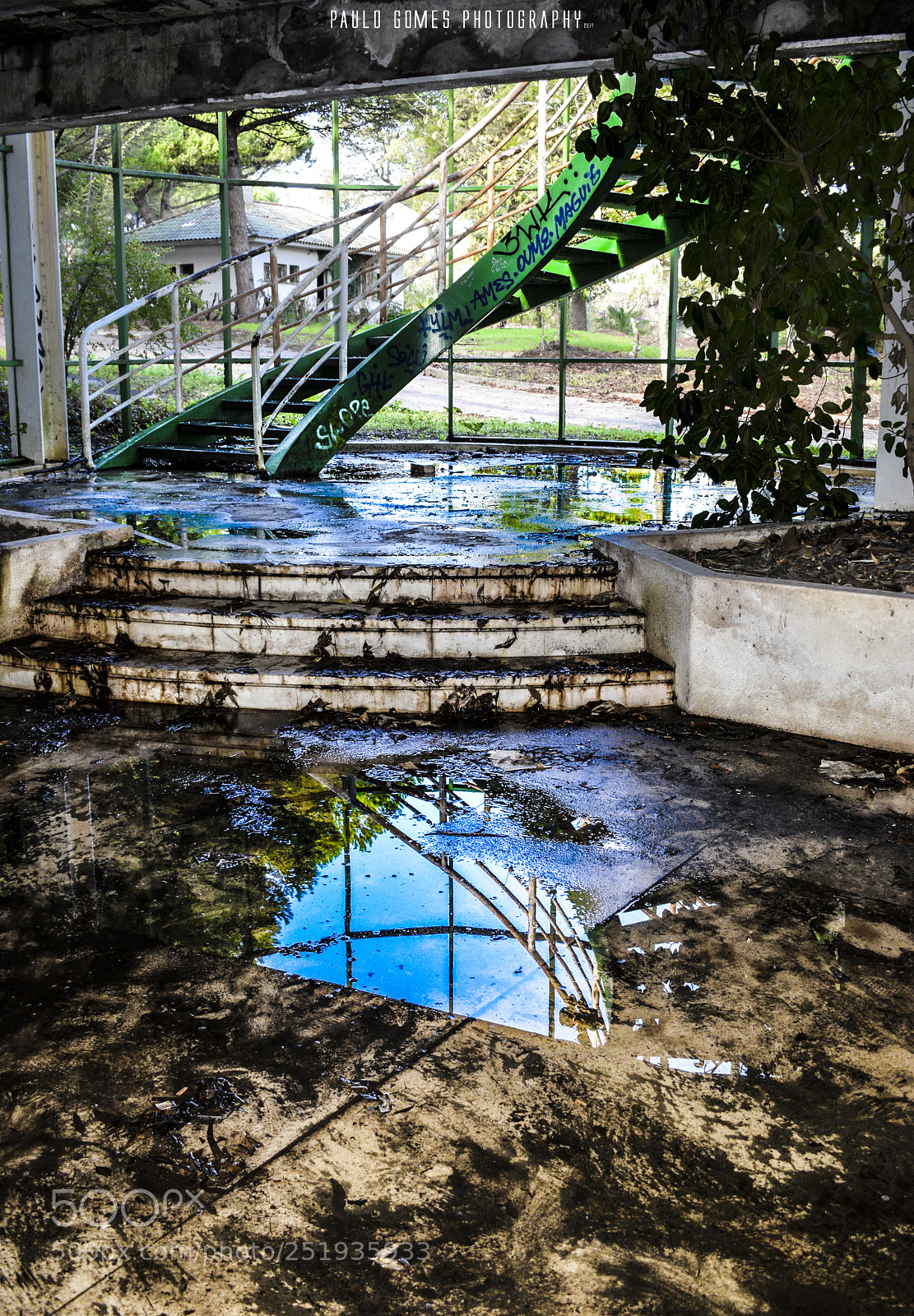 Nikon D3300 sample photo. Abandonado t o sozinho photography