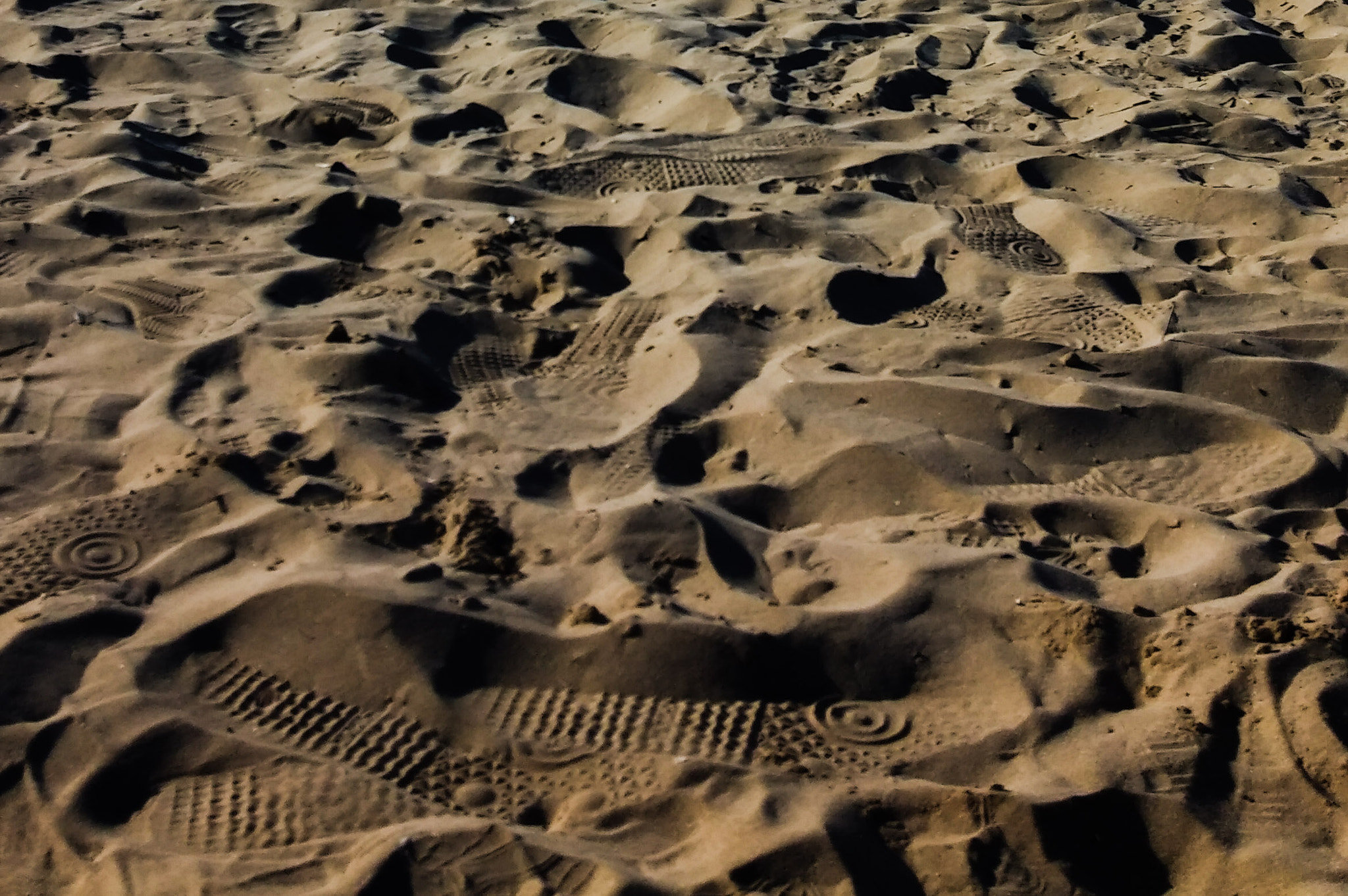 LG G2 sample photo. Sand tracks photography