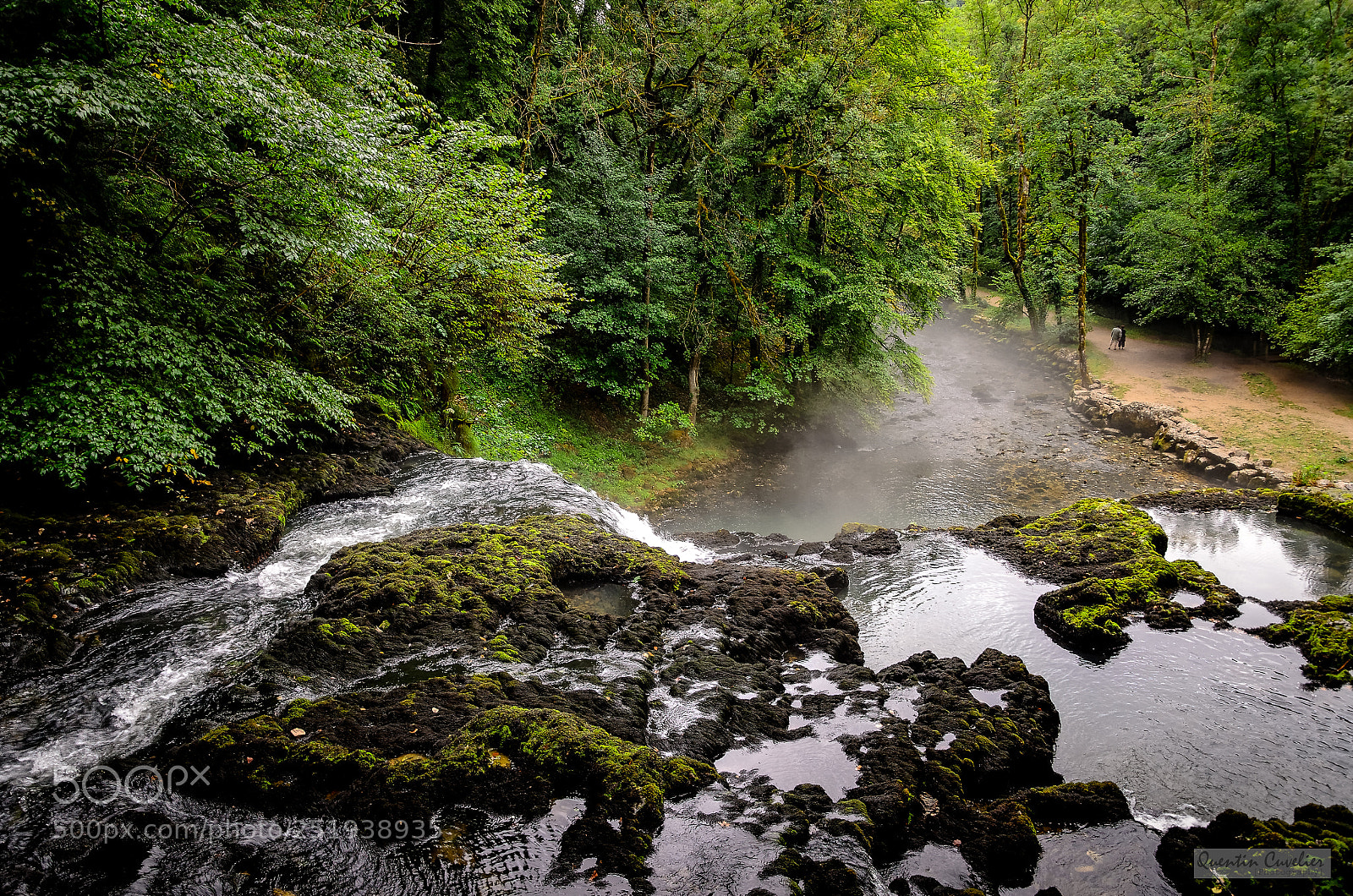 Nikon D7000 sample photo. Source du lison photography