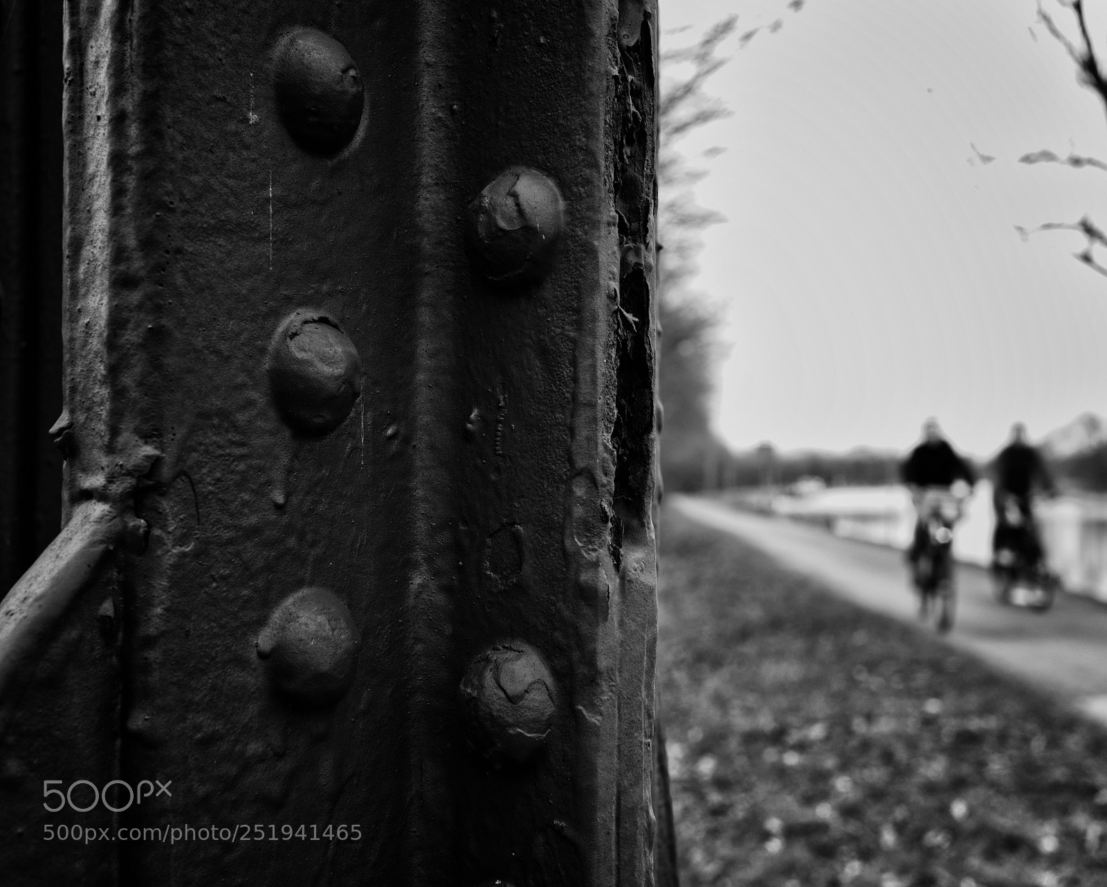 Panasonic Lumix DMC-GX85 (Lumix DMC-GX80 / Lumix DMC-GX7 Mark II) sample photo. Radfahrer am kanal photography
