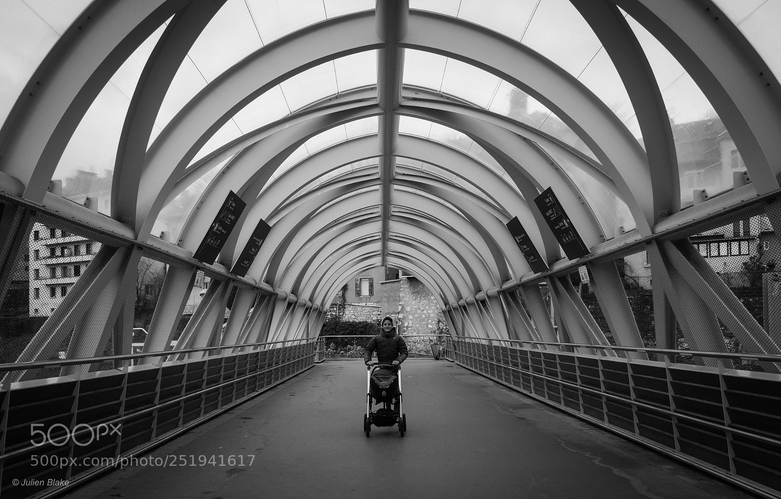 Panasonic Lumix DMC-G7 sample photo. Gare photography