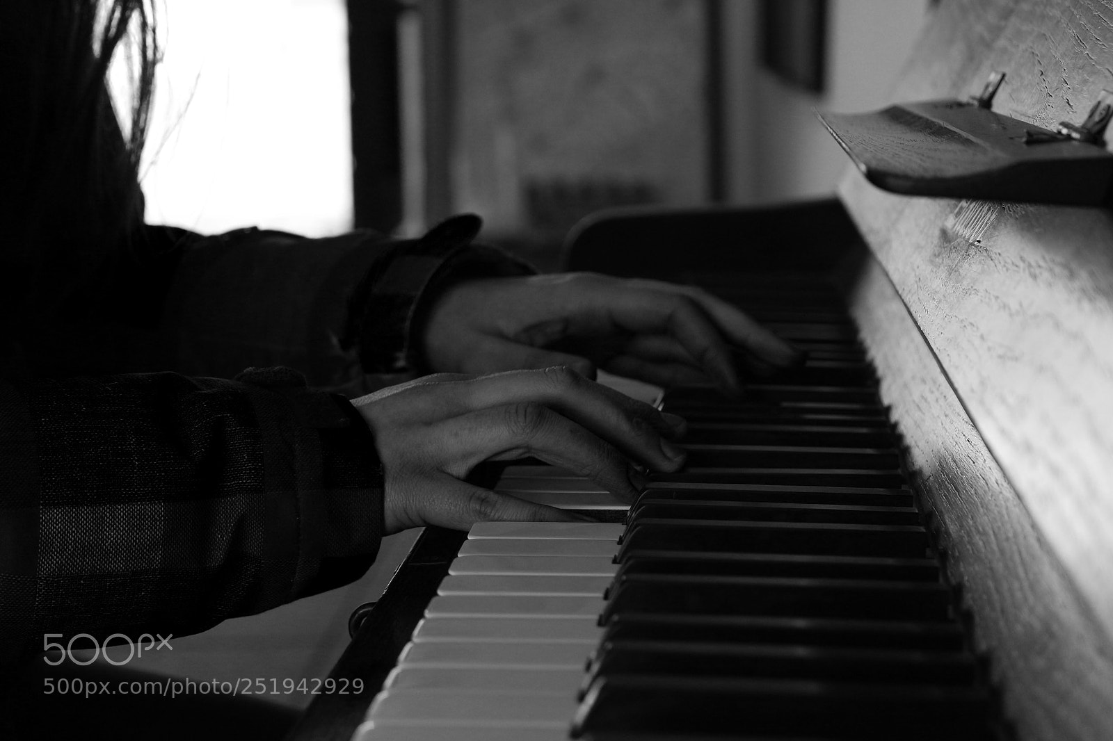 Canon EOS 100D (EOS Rebel SL1 / EOS Kiss X7) sample photo. Hands photography