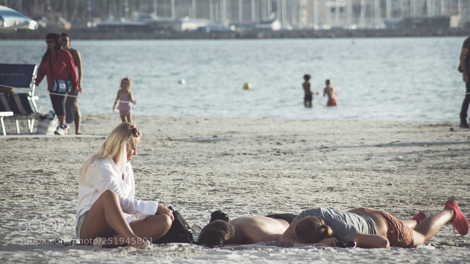 Canon EOS 550D (EOS Rebel T2i / EOS Kiss X4) sample photo. At the beach photography