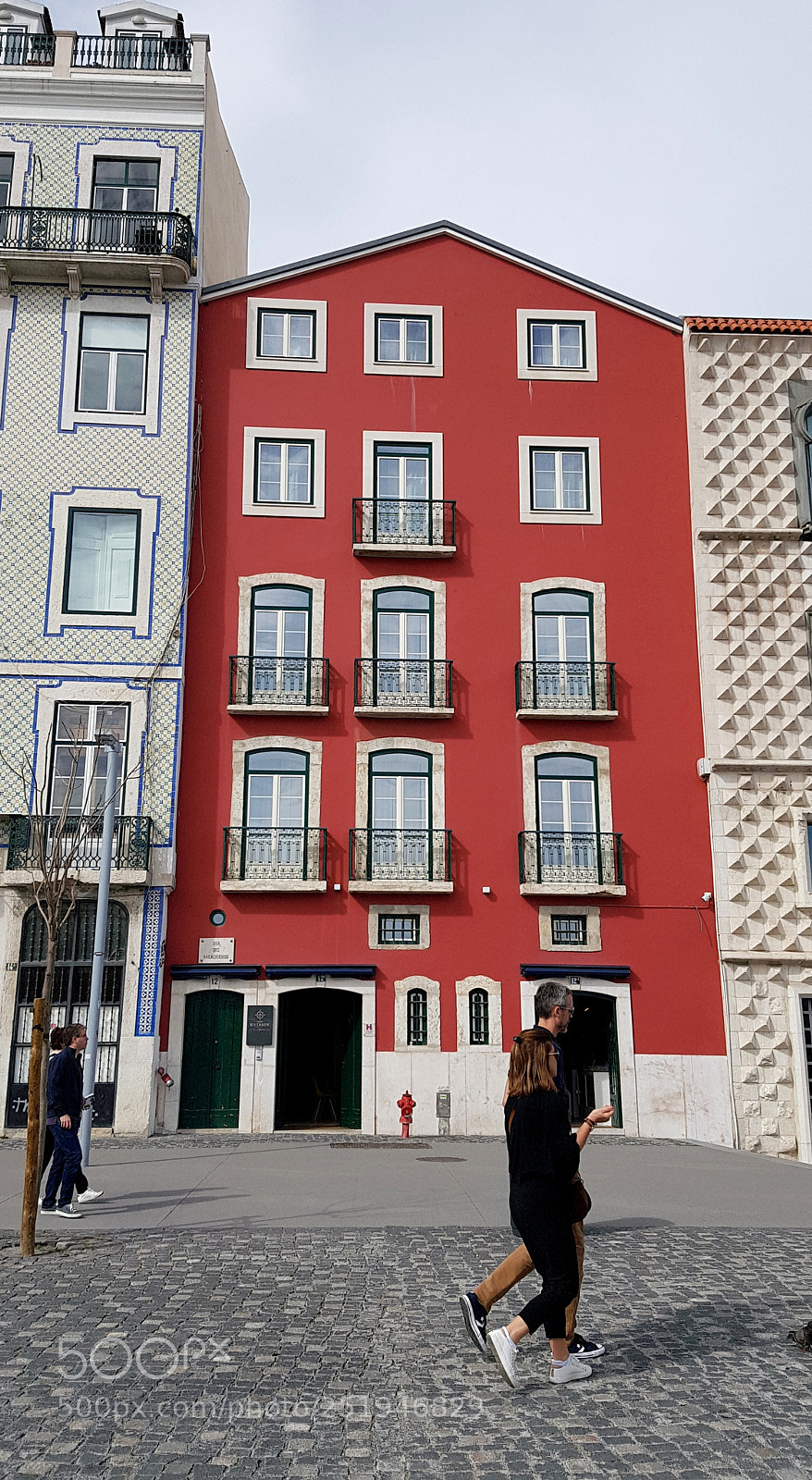 Samsung Galaxy S7 Edge sample photo. Rua dos bacalhoeiros, lisboa photography