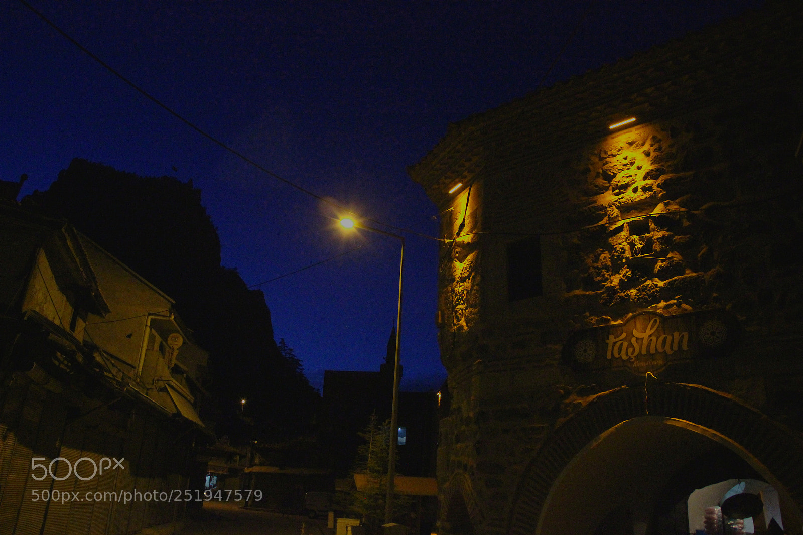 Canon EOS 600D (Rebel EOS T3i / EOS Kiss X5) sample photo. Taşhan bazaar since 1530 photography