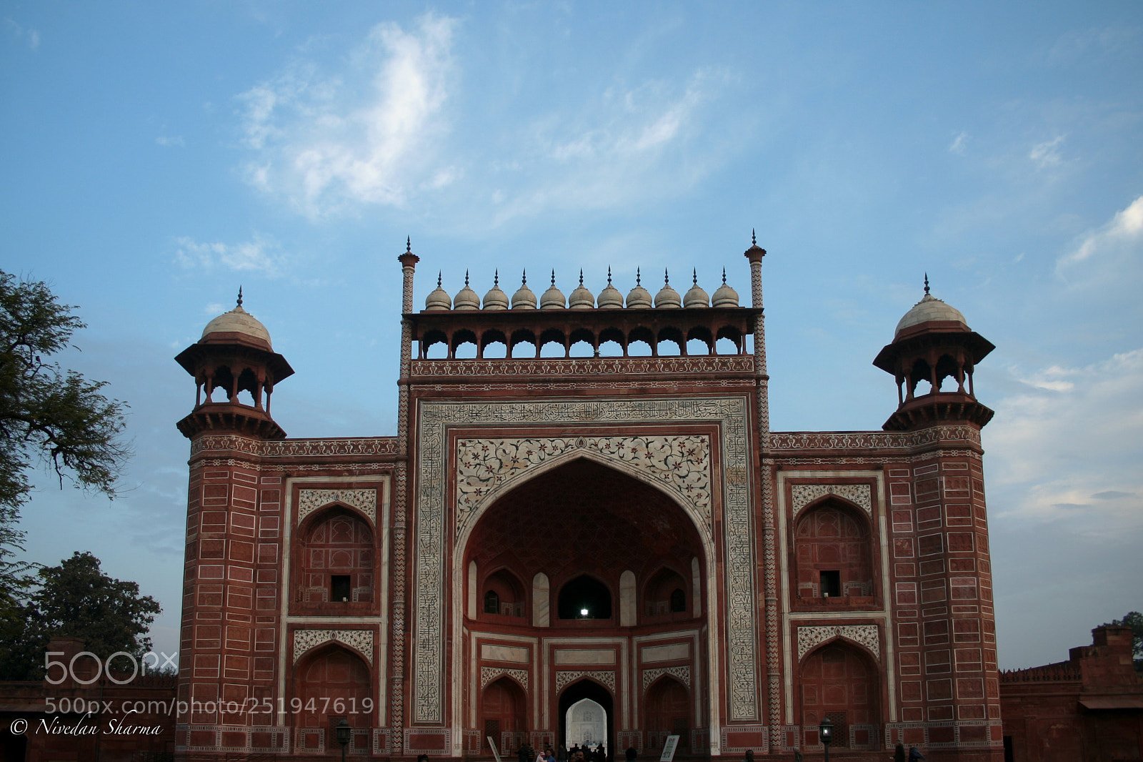 Canon EOS 350D (EOS Digital Rebel XT / EOS Kiss Digital N) sample photo. Taj entry photography