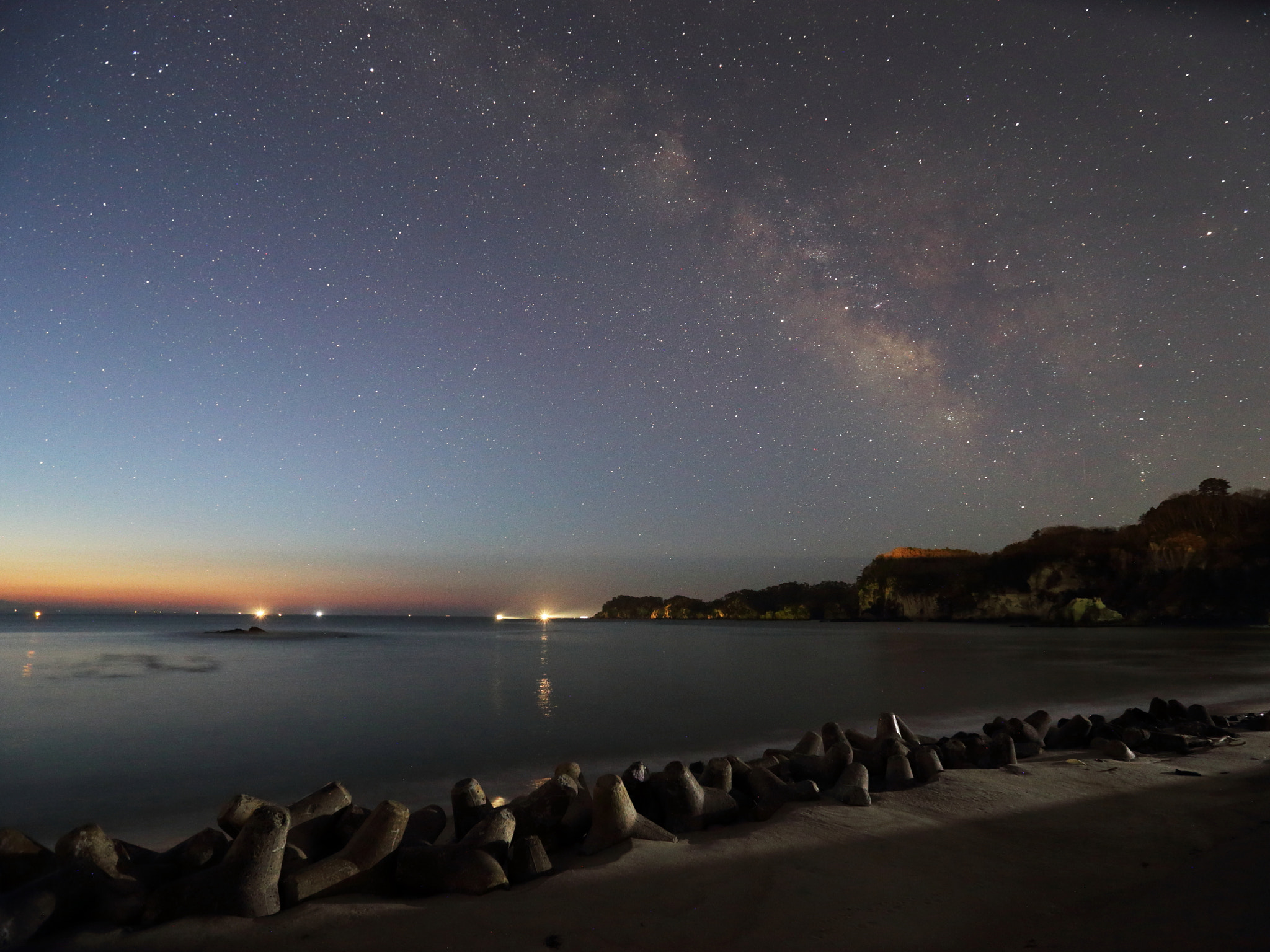 Canon EOS-1D X + Canon EF 16-35mm F2.8L II USM sample photo. The night is not over photography