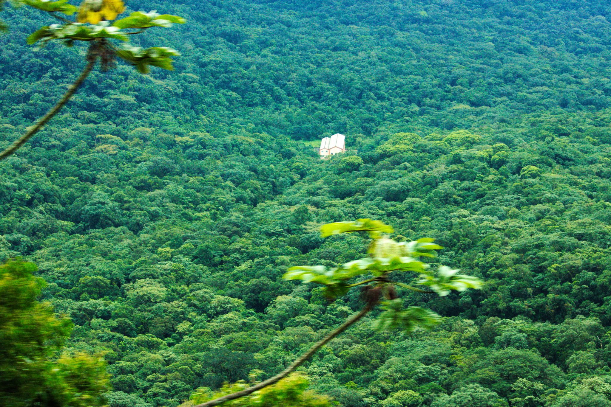 Canon EF-S 55-250mm F4-5.6 IS STM sample photo. Minimalismo na montanha - no meio do nada photography