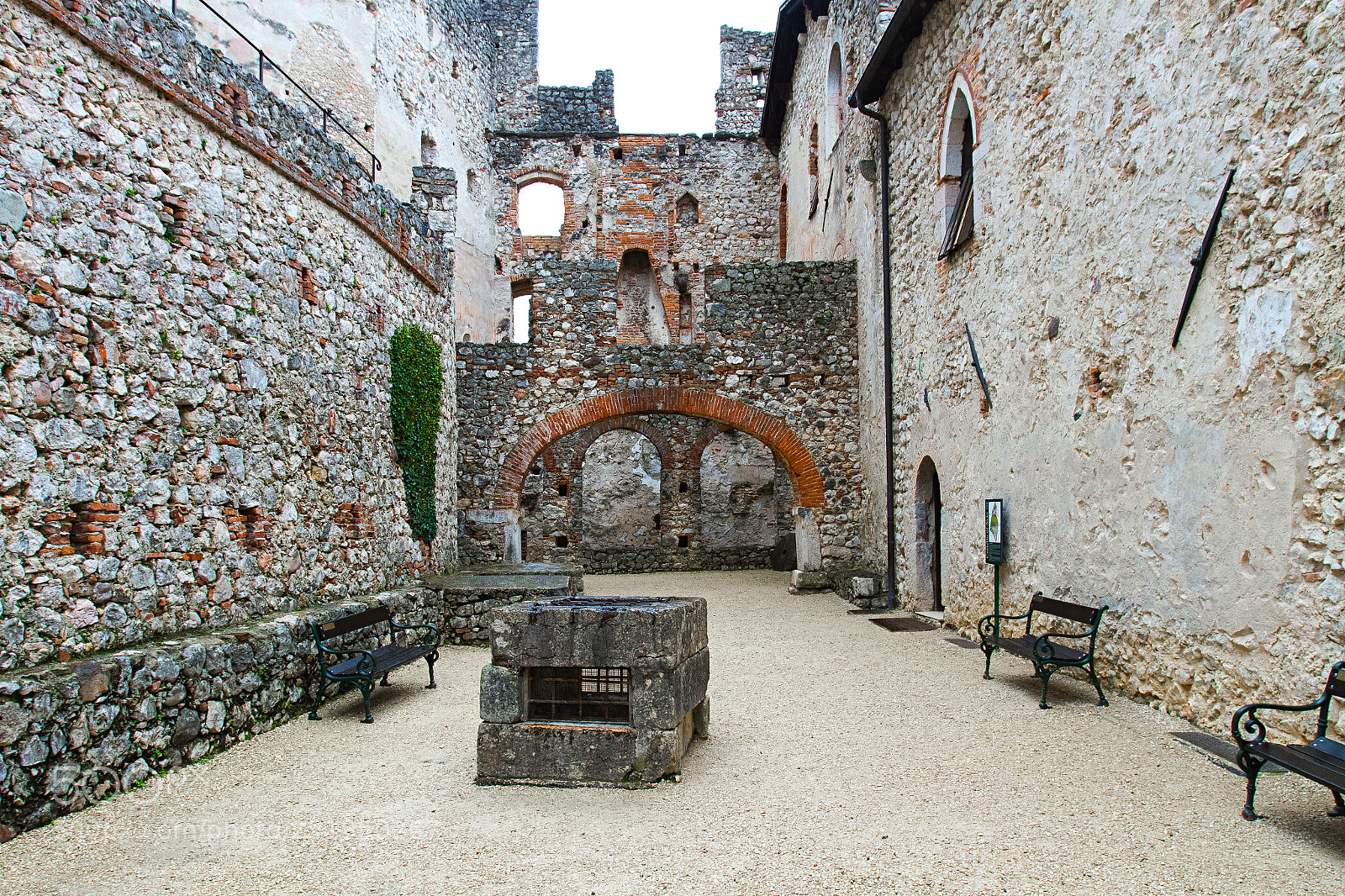 Canon EOS 7D sample photo. Castel d'avio photography