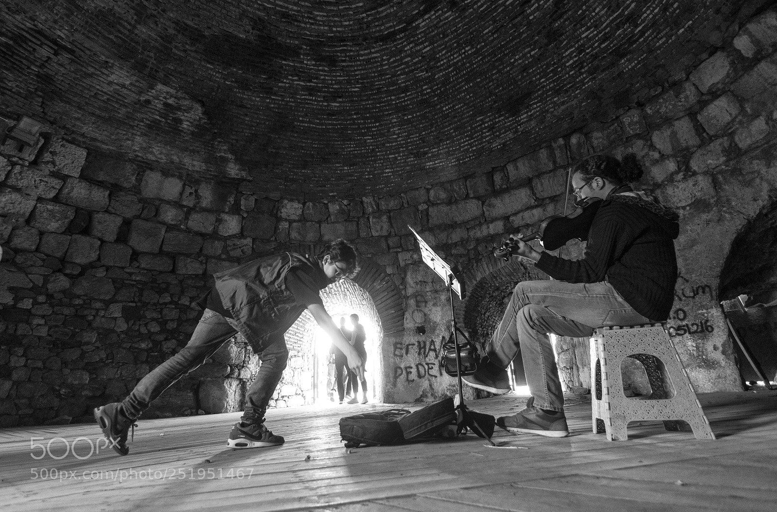 Canon EOS 600D (Rebel EOS T3i / EOS Kiss X5) sample photo. Street performer photography