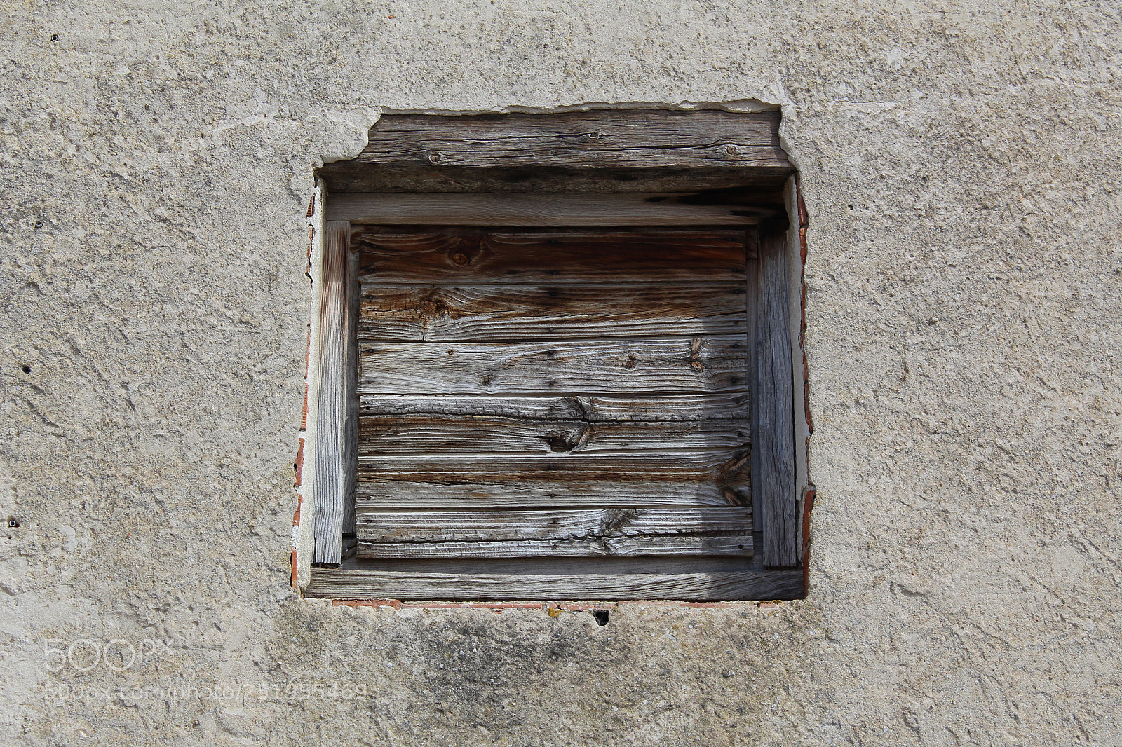 Canon EOS 1300D (EOS Rebel T6 / EOS Kiss X80) sample photo. Ventana de madera gris photography