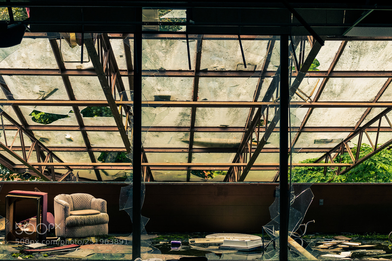 Canon EOS 77D (EOS 9000D / EOS 770D) sample photo. Waiting area photography