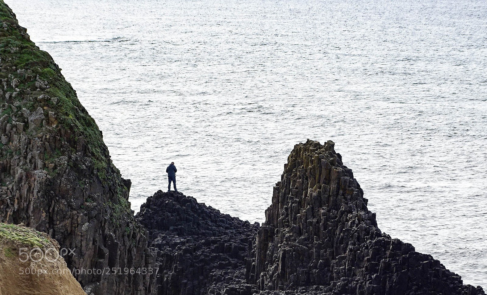 Sony Cyber-shot DSC-HX400V sample photo. Man on rocks photography
