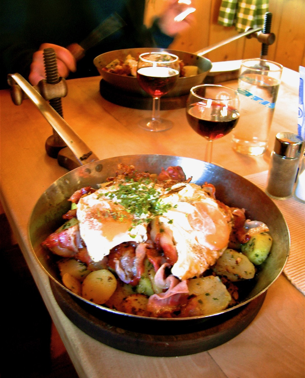 Nikon COOLPIX P1 sample photo. Dinner at the glorer hutte, austrian alps photography