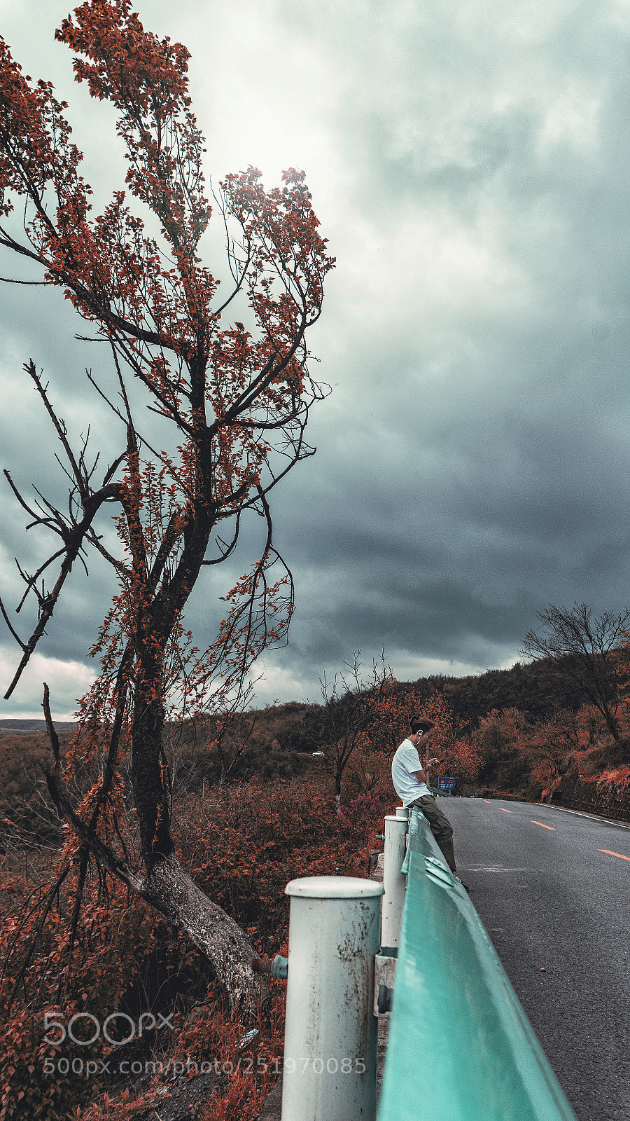 Nikon D7200 sample photo. 等车人 photography