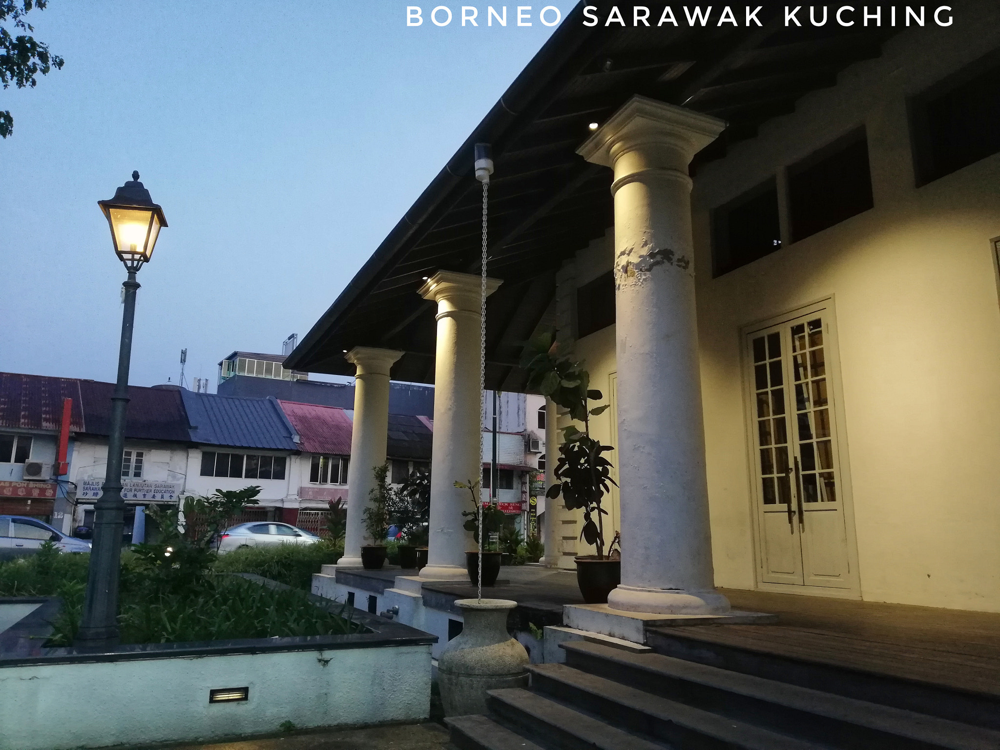 HUAWEI nova 2i sample photo. Old court house photography