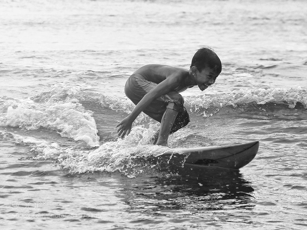 Canon EOS 600D (Rebel EOS T3i / EOS Kiss X5) sample photo. Little surfers photography