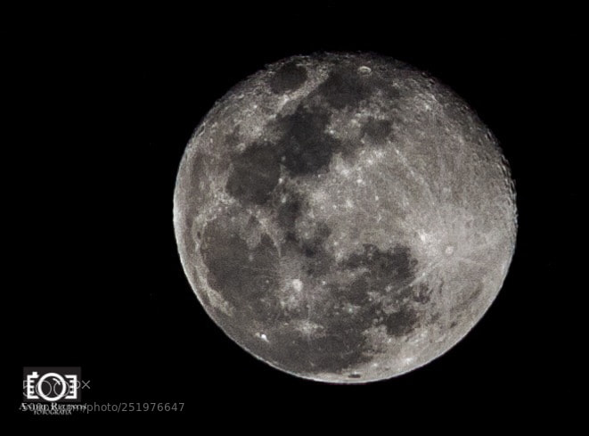 Canon EOS 400D (EOS Digital Rebel XTi / EOS Kiss Digital X) sample photo. Full moon  photography