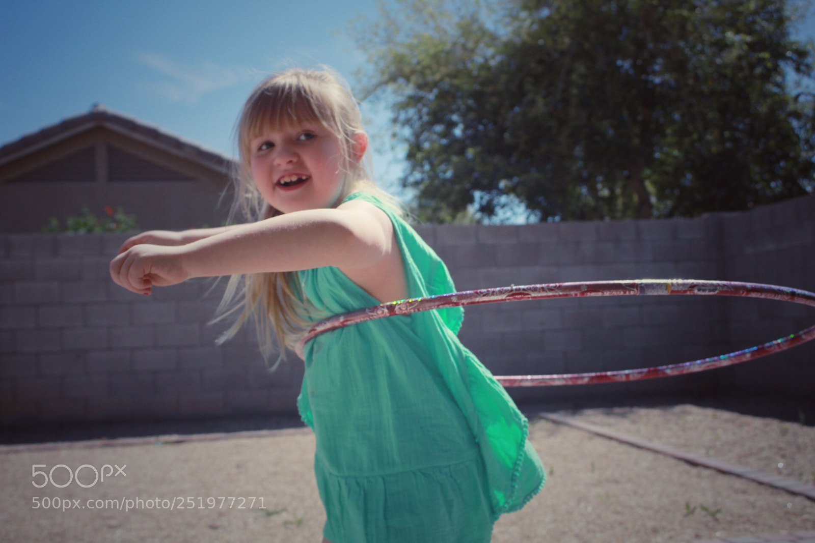Canon EOS 1300D (EOS Rebel T6 / EOS Kiss X80) sample photo. Hula hoop:) photography
