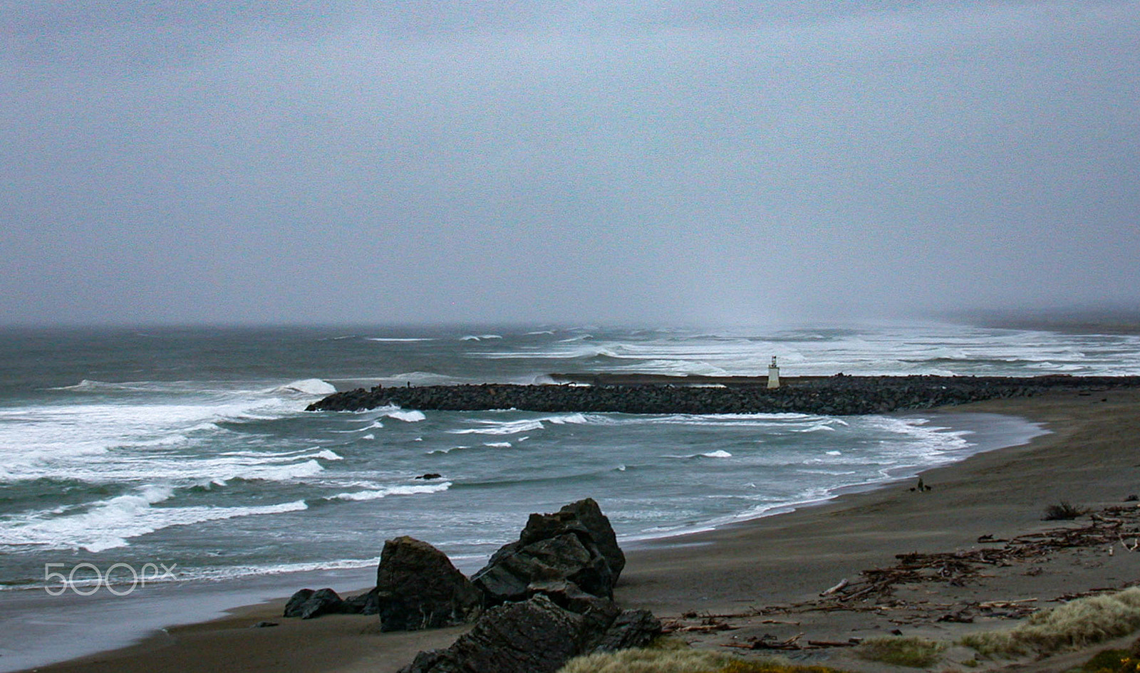 Nikon E995 sample photo. Lighthouse on jetty photography