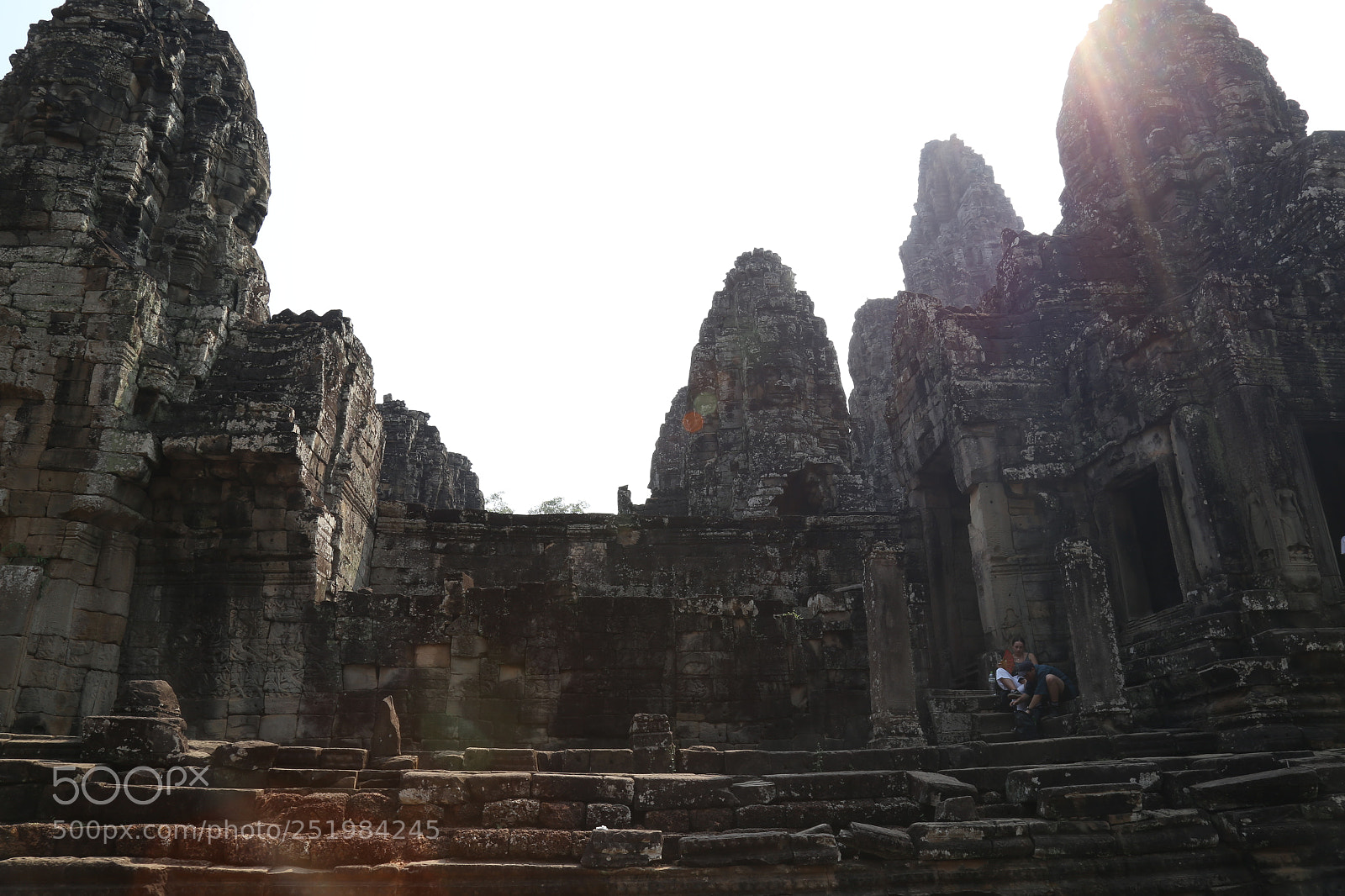 Canon EOS 6D + Canon EF 24-105mm F4L IS USM sample photo. 金色的阳光洒在吴哥古迹，历史沉重 photography