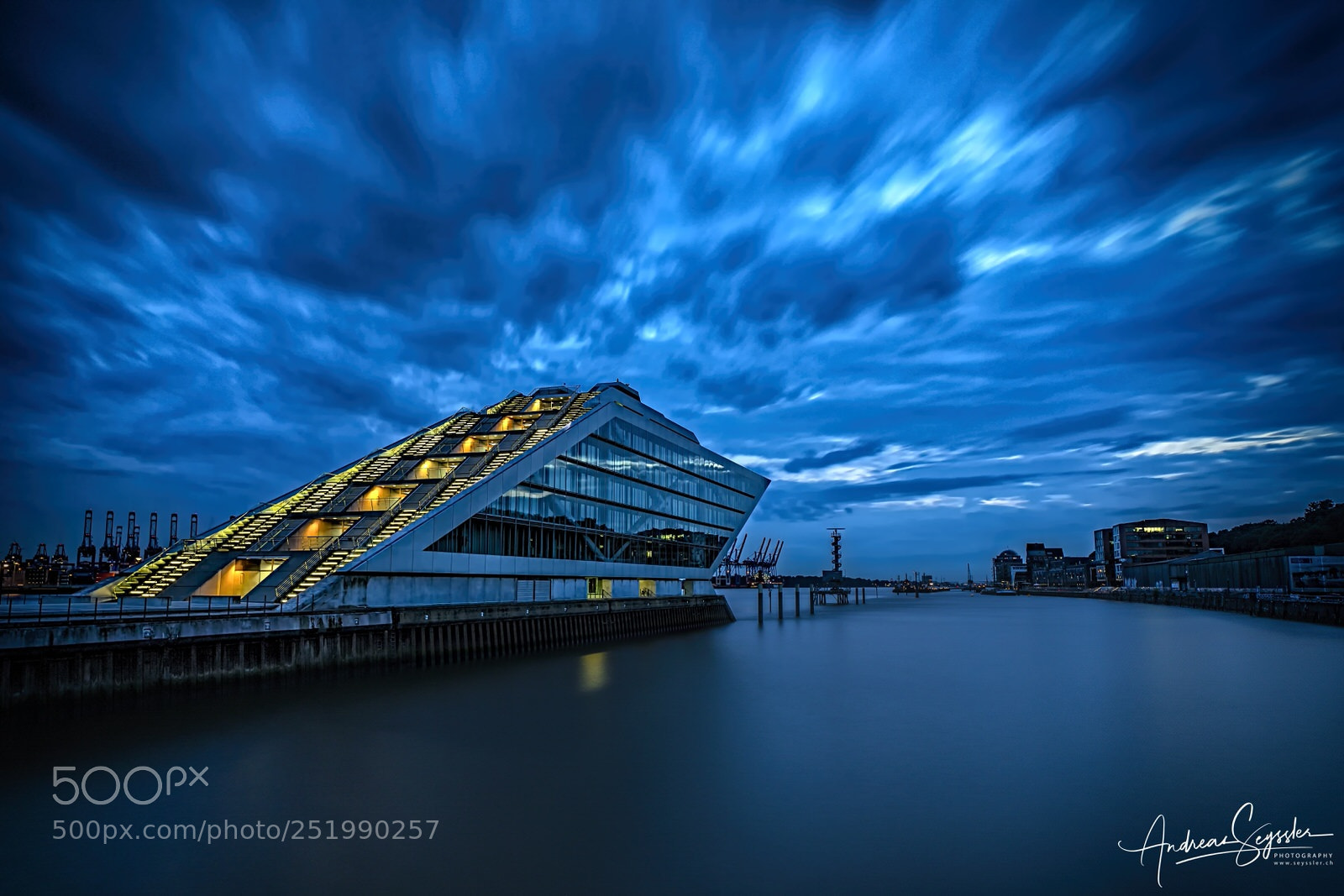Canon EOS 5D Mark IV sample photo. Hamburg habour photography