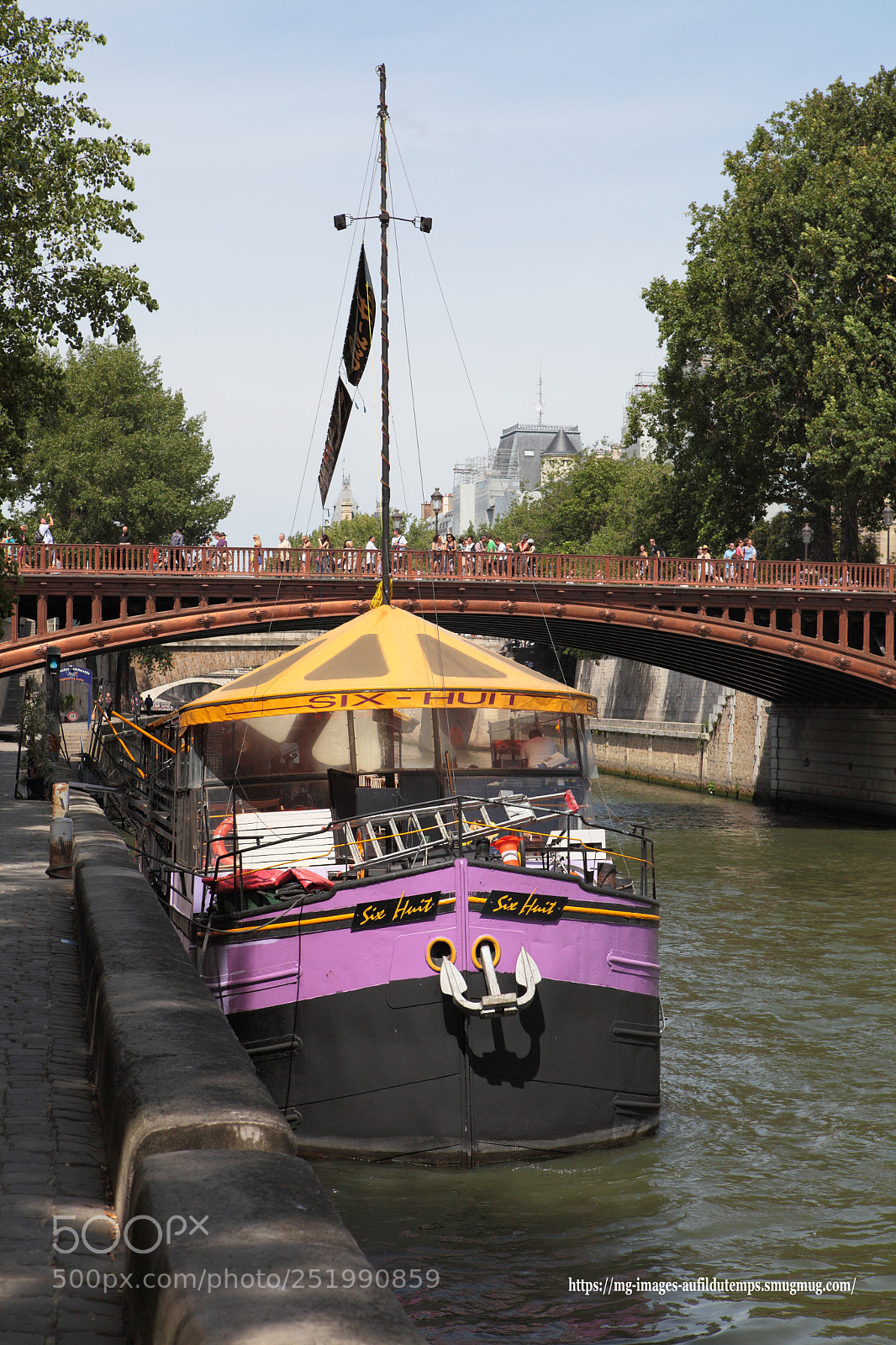 Canon EOS 5D Mark II sample photo. La ville en couleurs photography